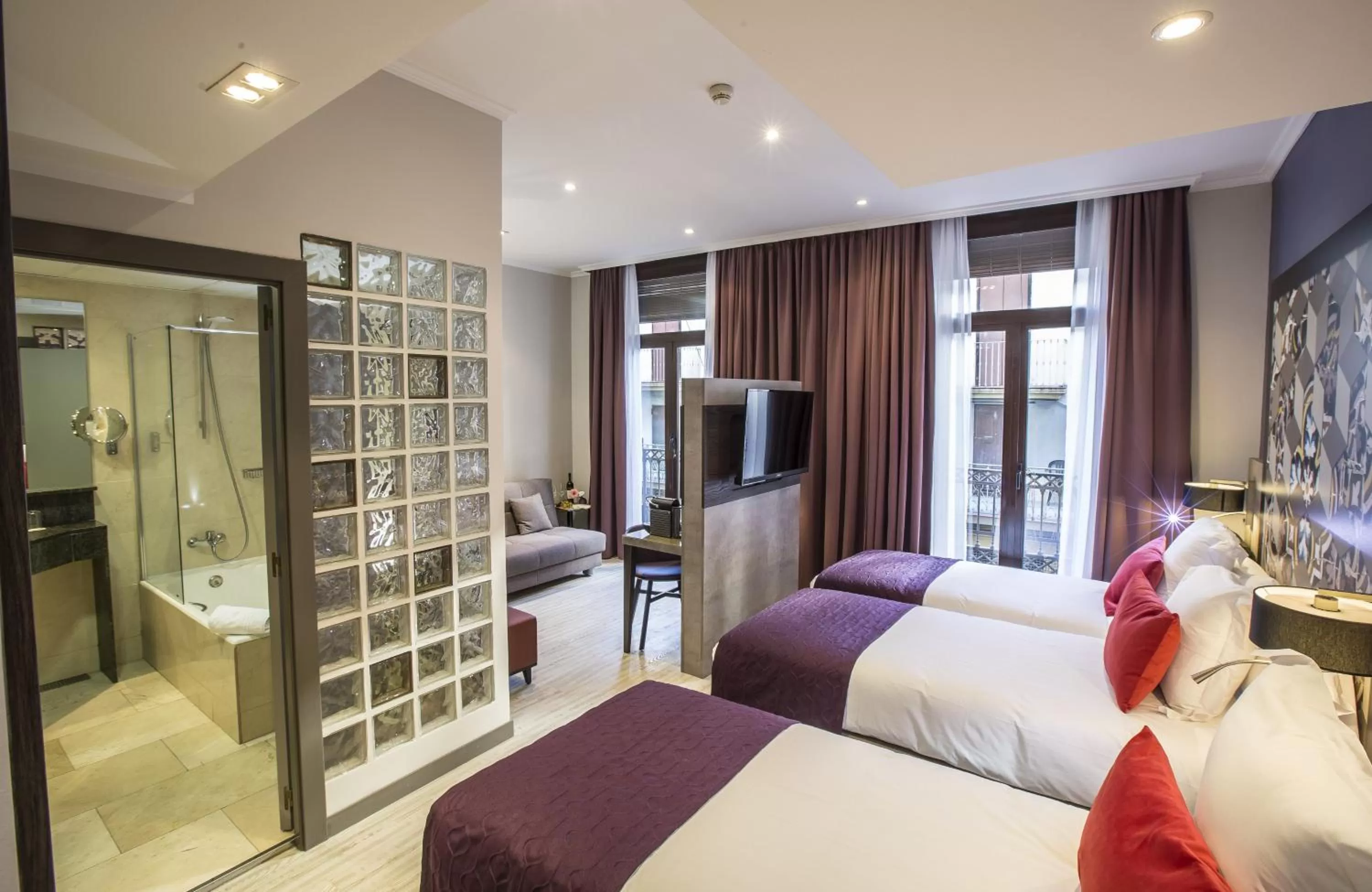 Photo of the whole room, Bed in Leonardo Hotel Barcelona Las Ramblas