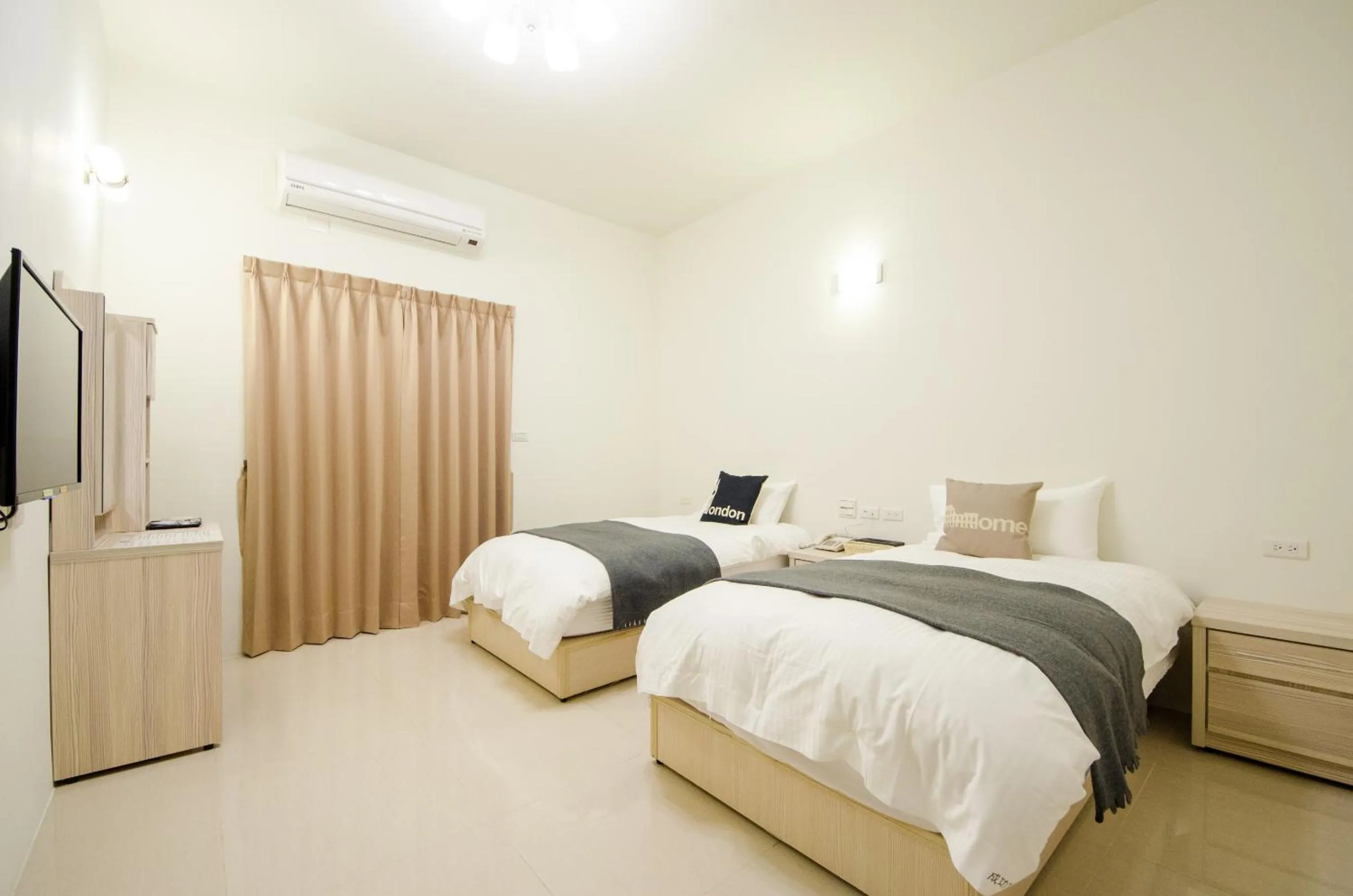 bunk bed, Bed in Successful 168 B&B