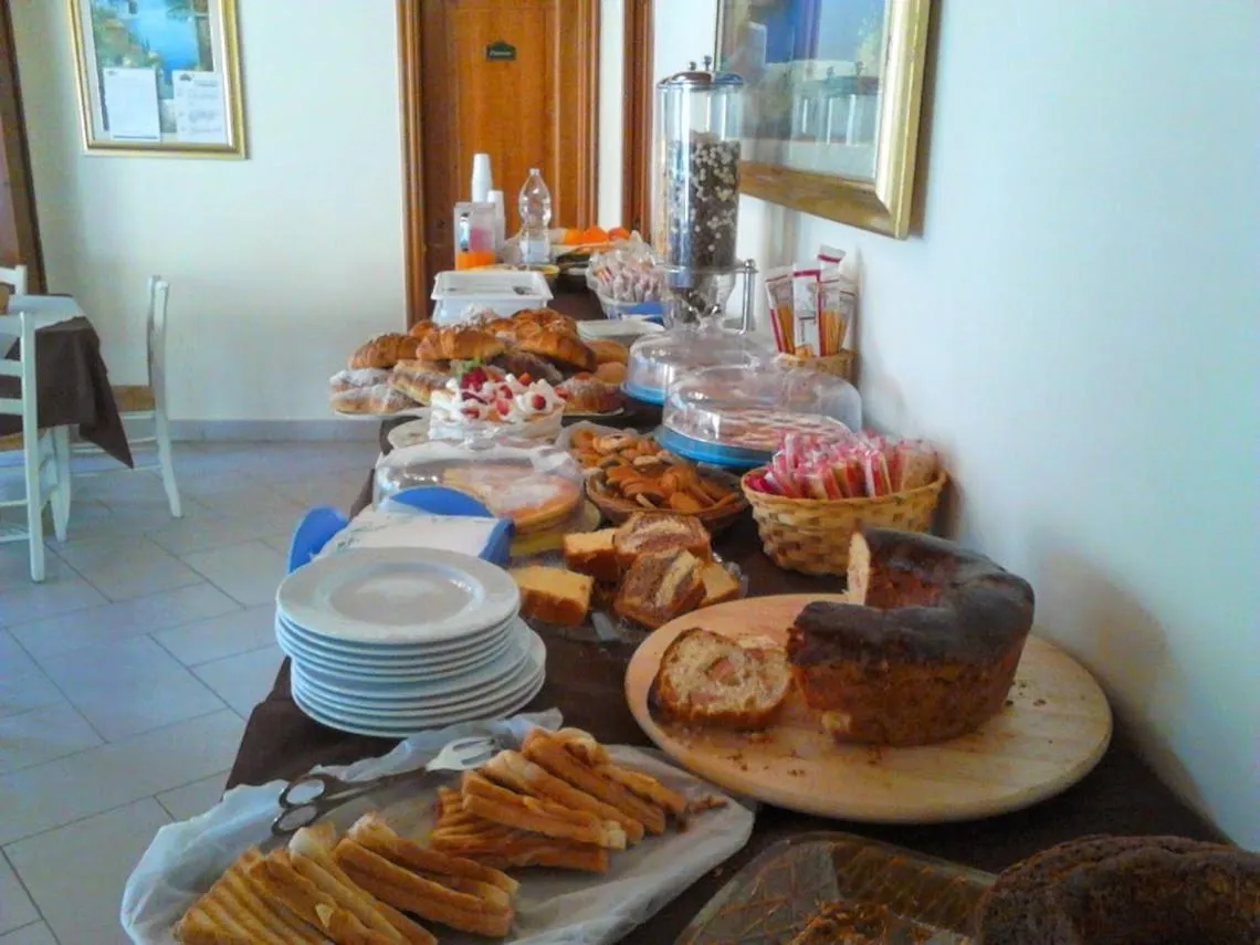 Food in Green Park Hotel