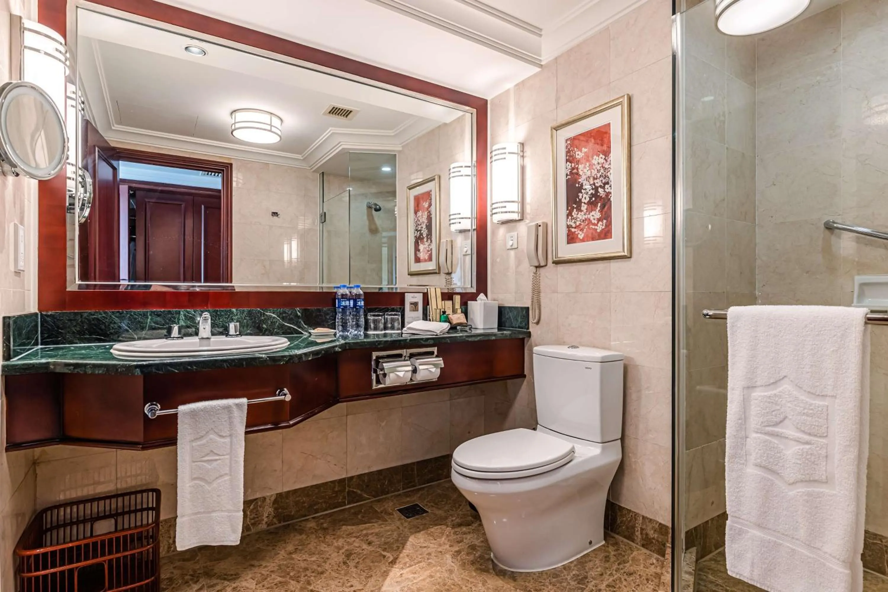 Bathroom in Shangri-La Wuhan