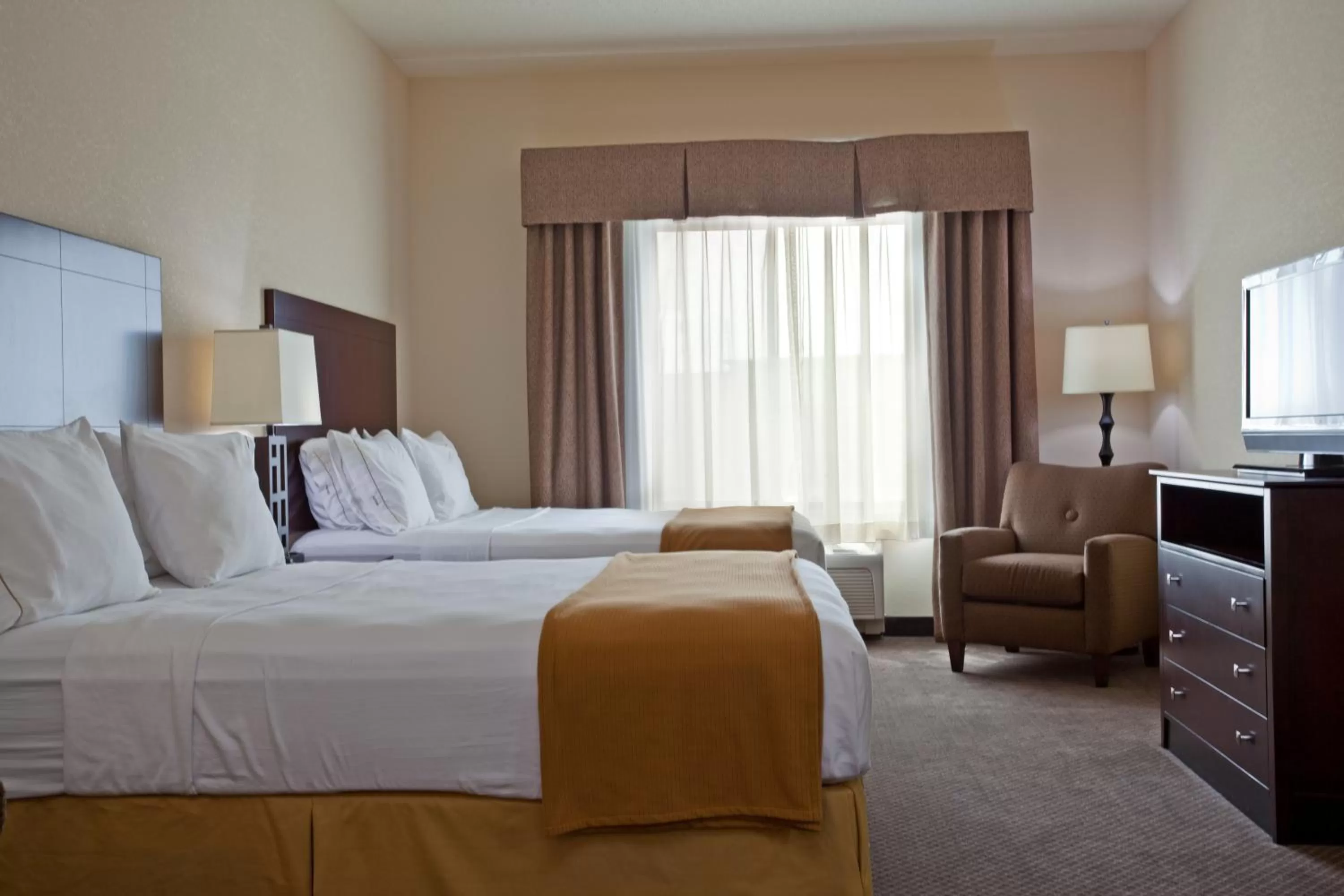 Bedroom, Bed in Holiday Inn Express & Suites Chicago West-O'Hare Arpt Area by IHG
