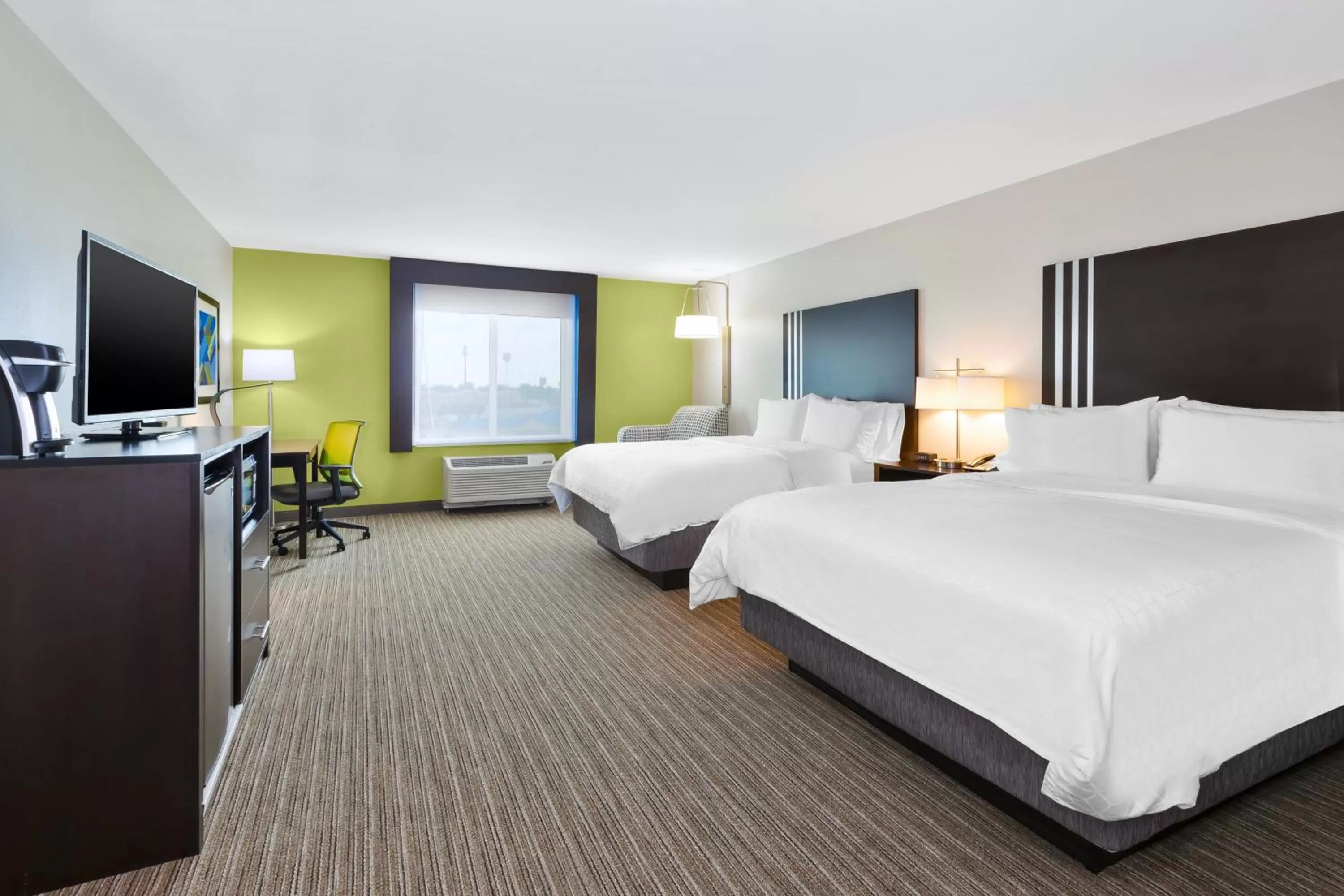 Photo of the whole room, Bed in Holiday Inn Express & Suites - Effingham by IHG