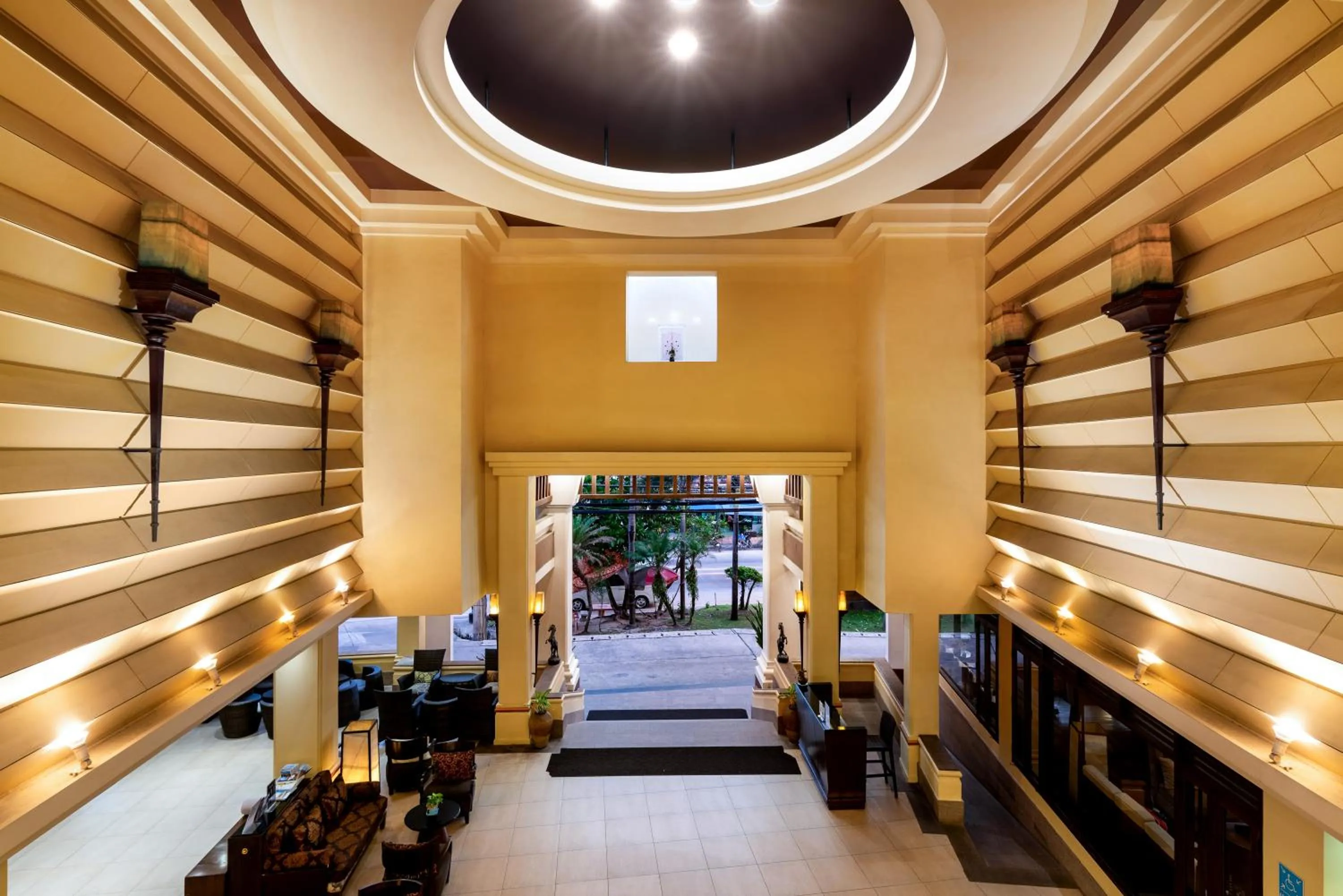 Lobby or reception, Bed in Patong Paragon Resort & Spa SHA Extra Plus