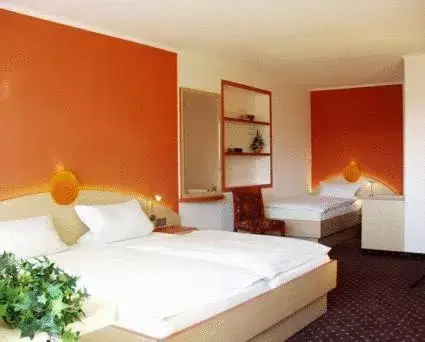 Triple Room in Hotel Sonnental Triple Room in Hotel Sonnental