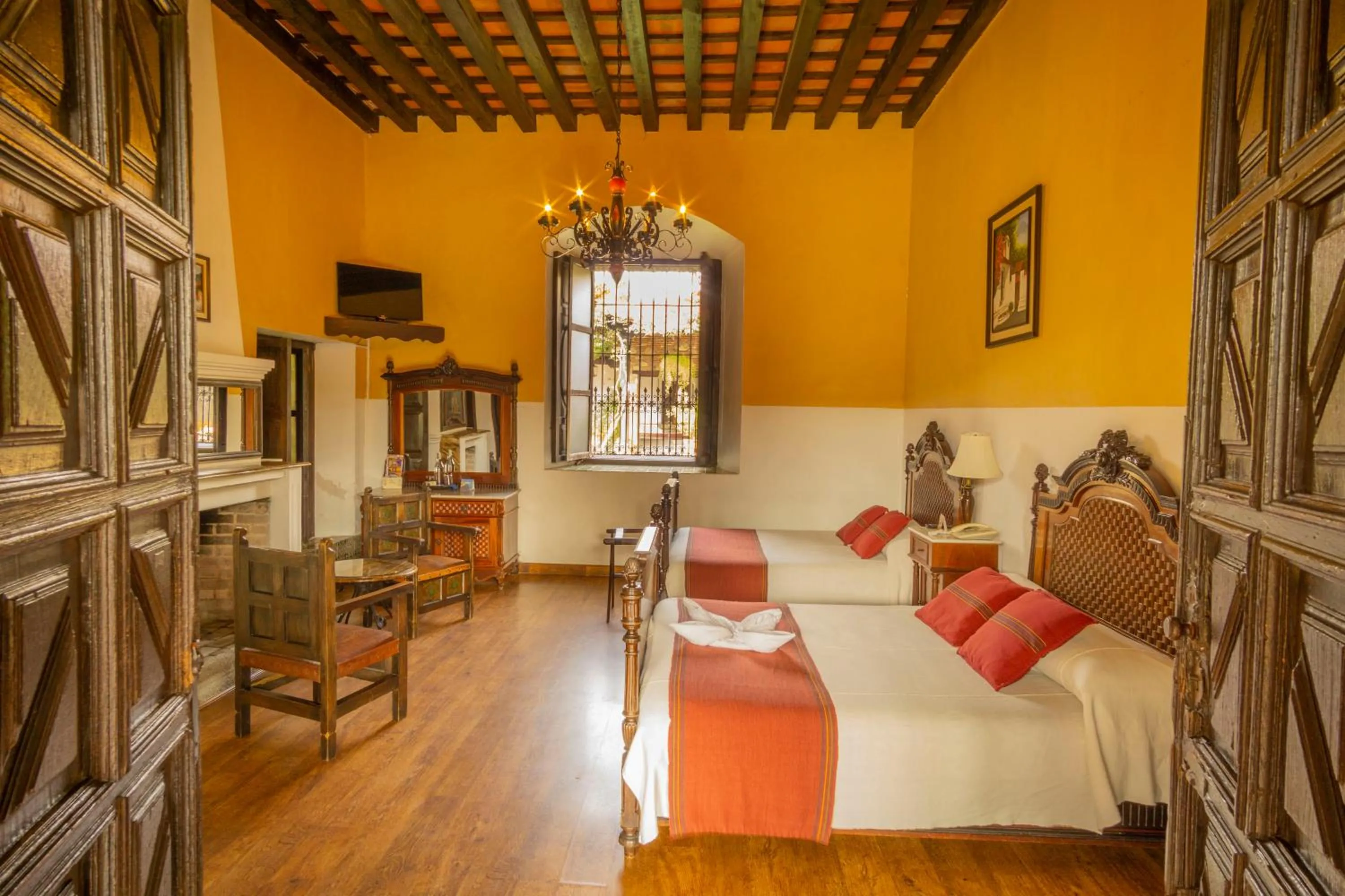 Bed in Hotel Posada de Don Rodrigo Antigua