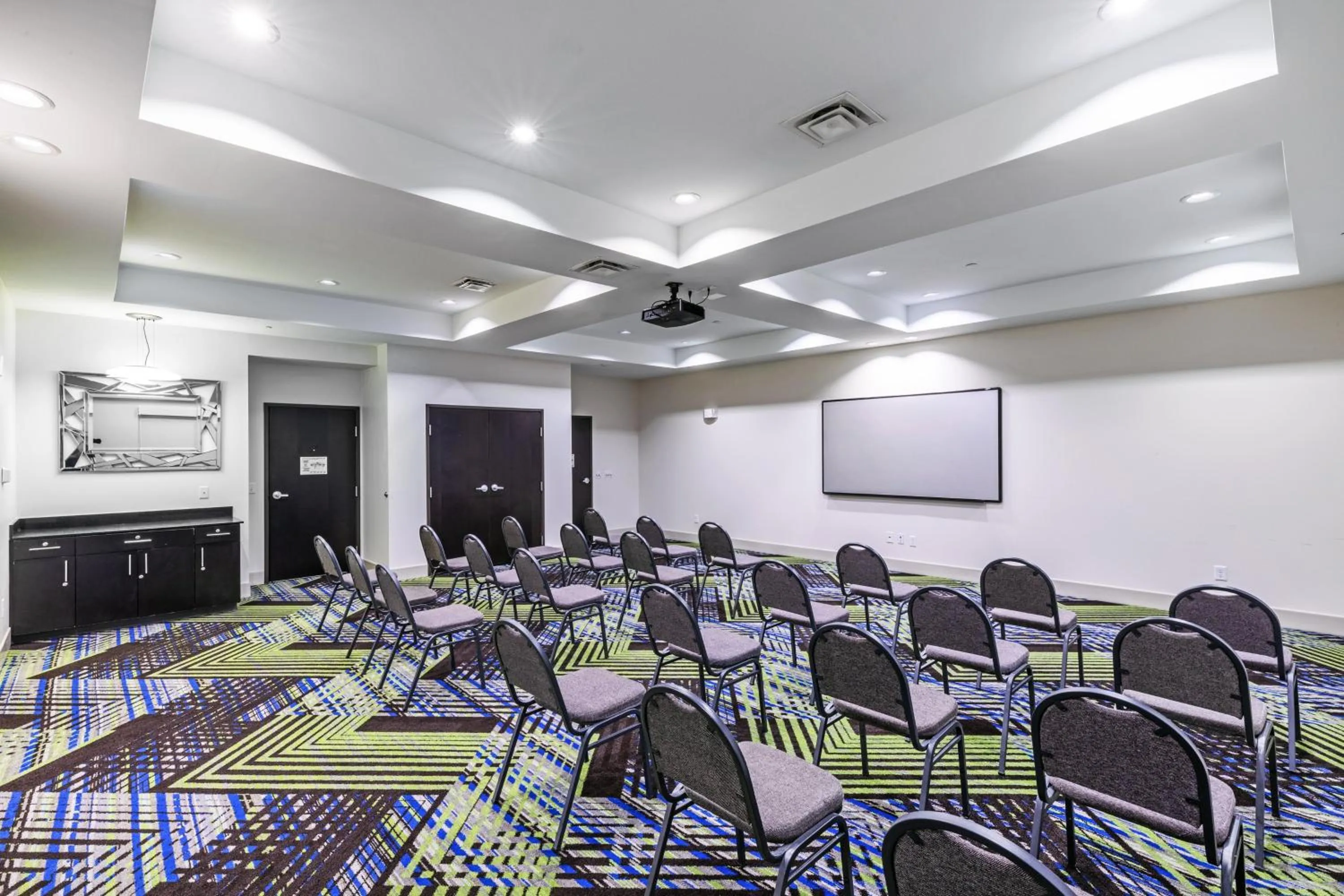 Meeting/conference room in Holiday Inn Express & Suites Austin NW – Lakeway by IHG