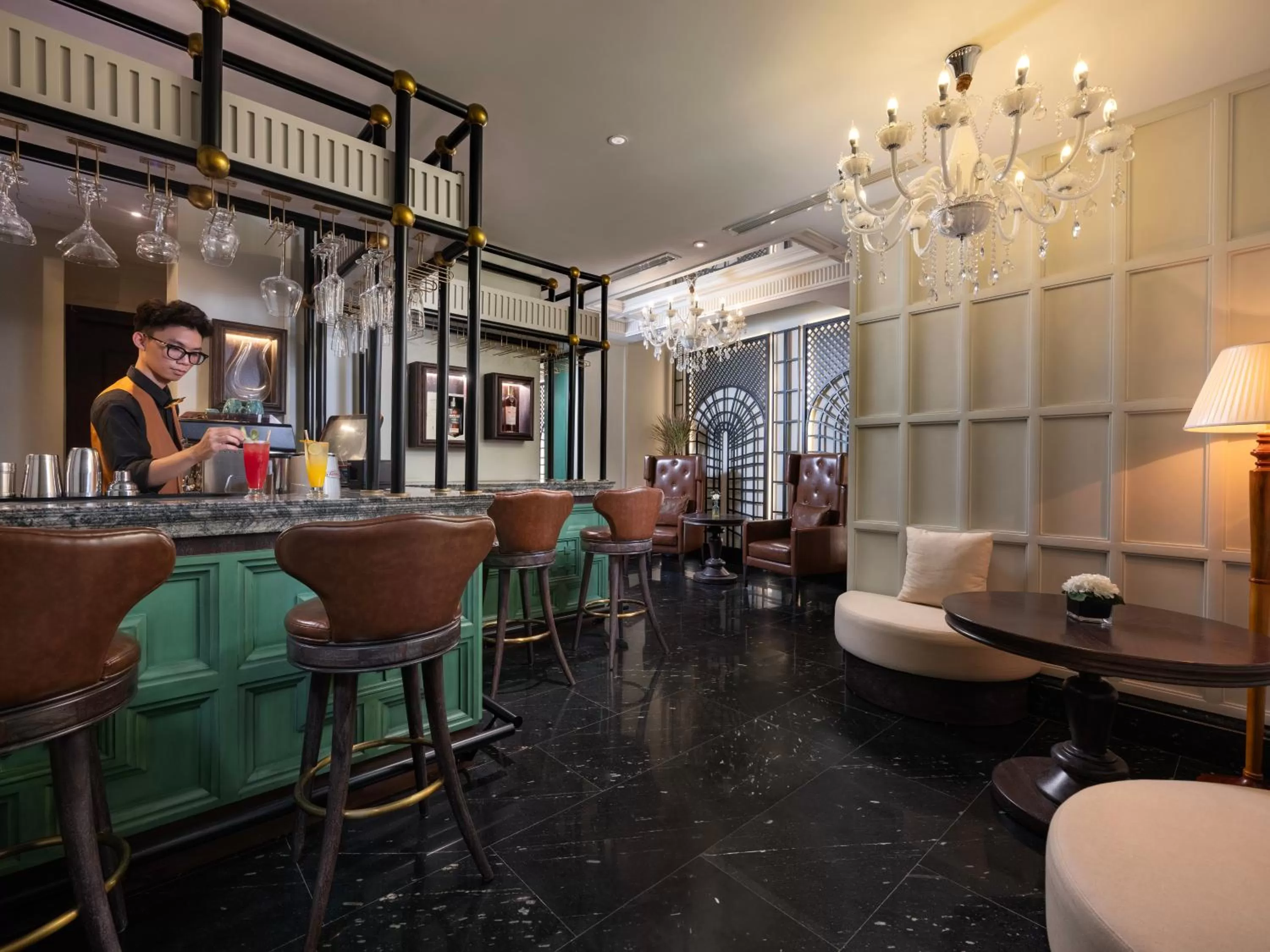Lounge or bar in GRAND HOTEL du LAC Hanoi