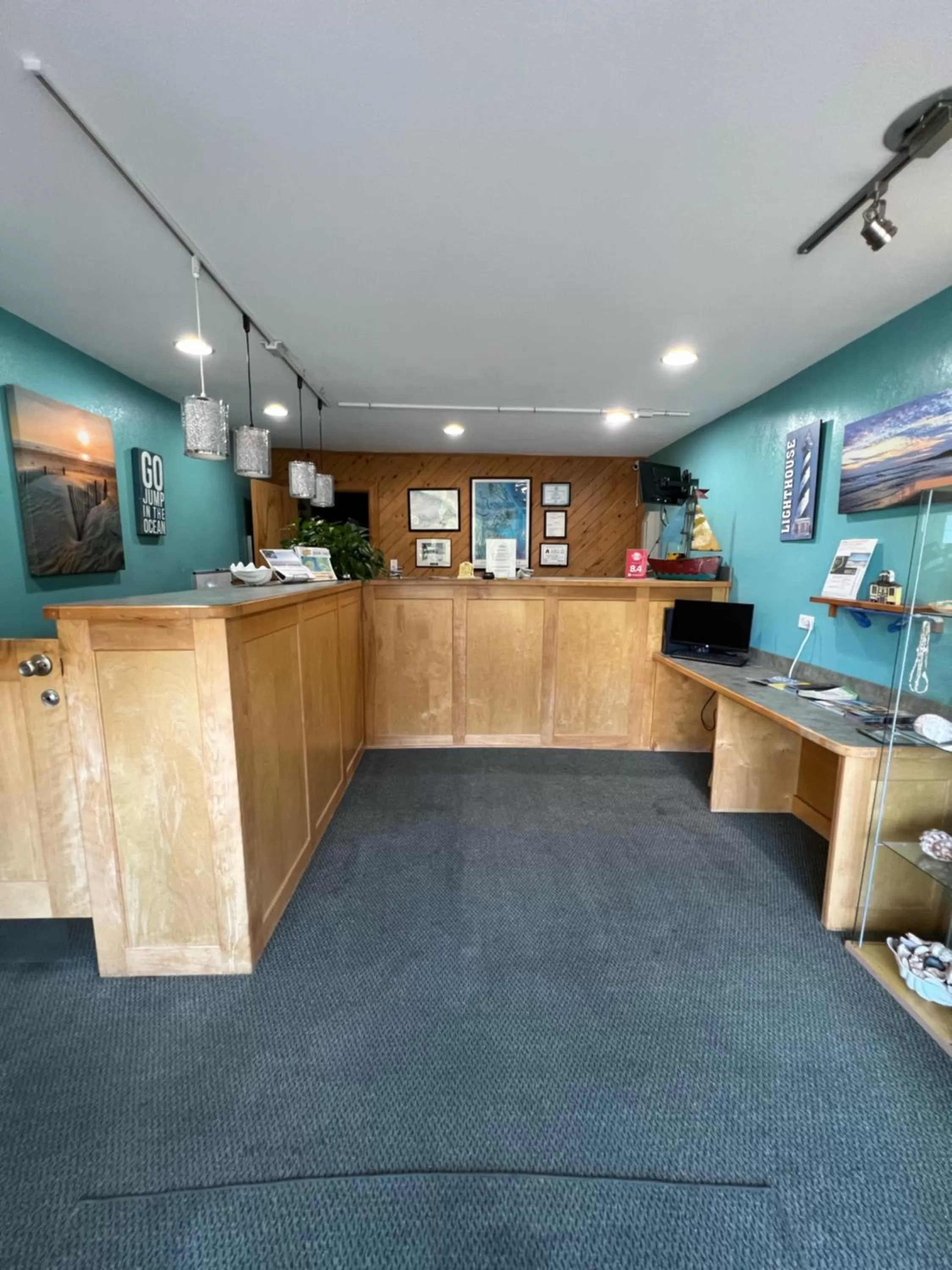 Lobby or reception in Cape Pines Motel