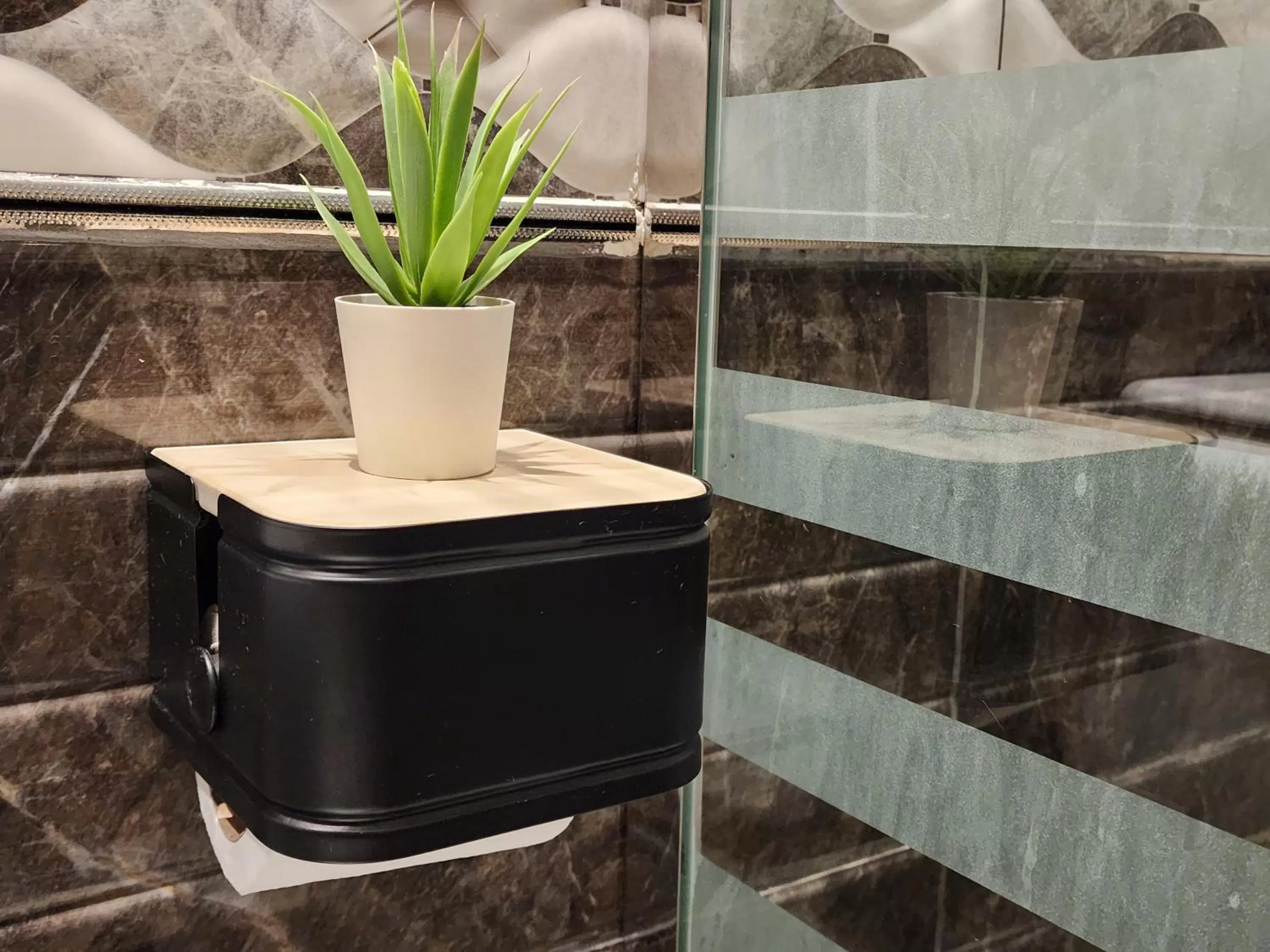 Bathroom in شاطيء الحياة للأجنحة الفندقية shaty alhayat