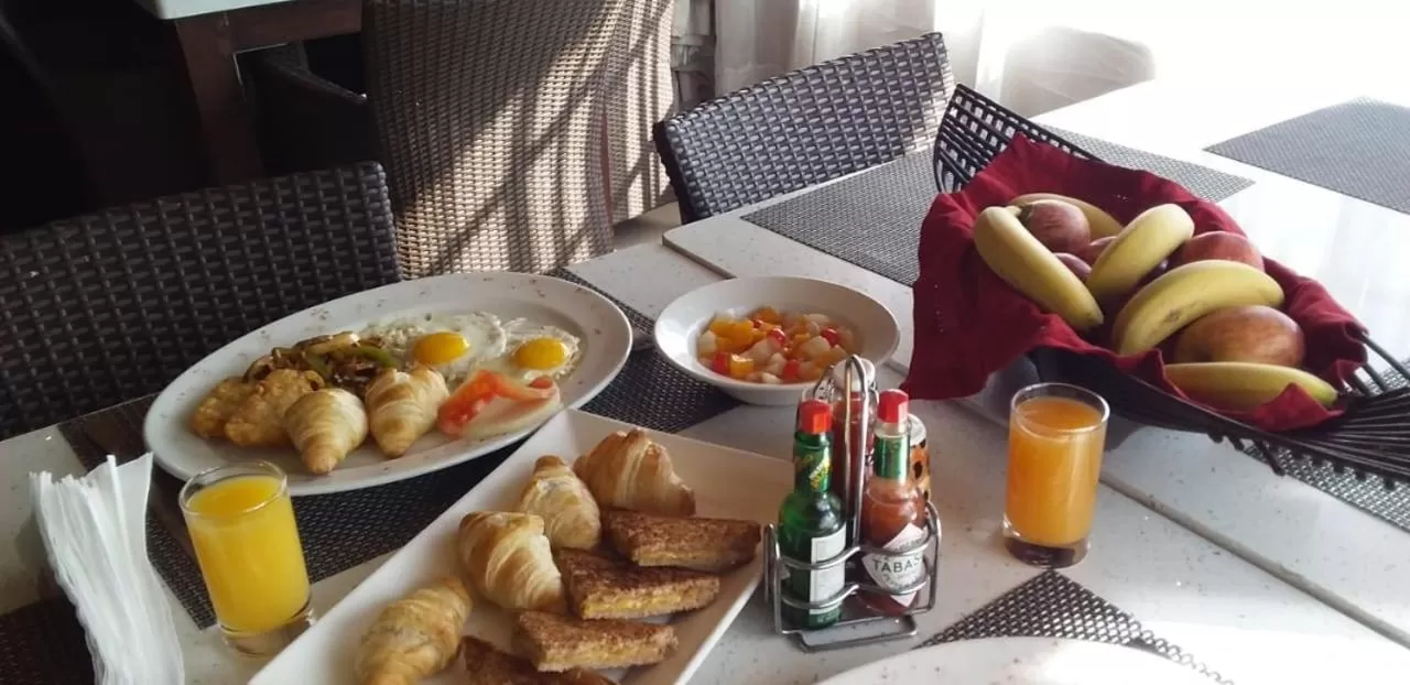 Breakfast in Eco Park Lodge