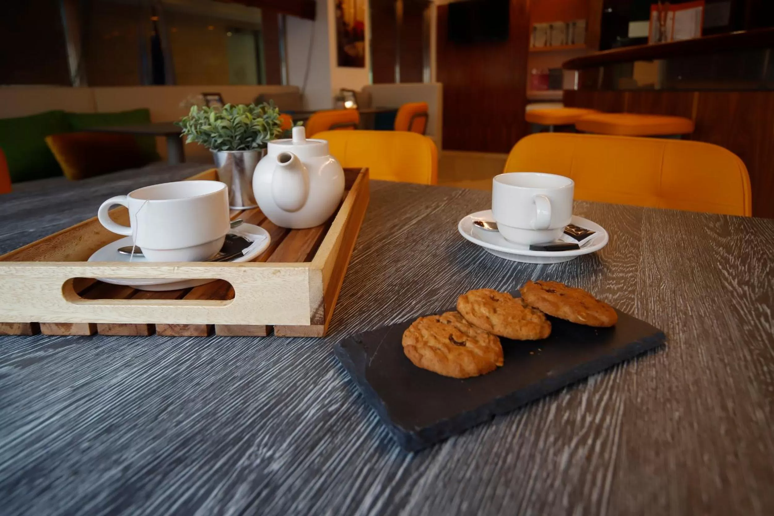 Restaurant/places to eat in Silken Luis de León