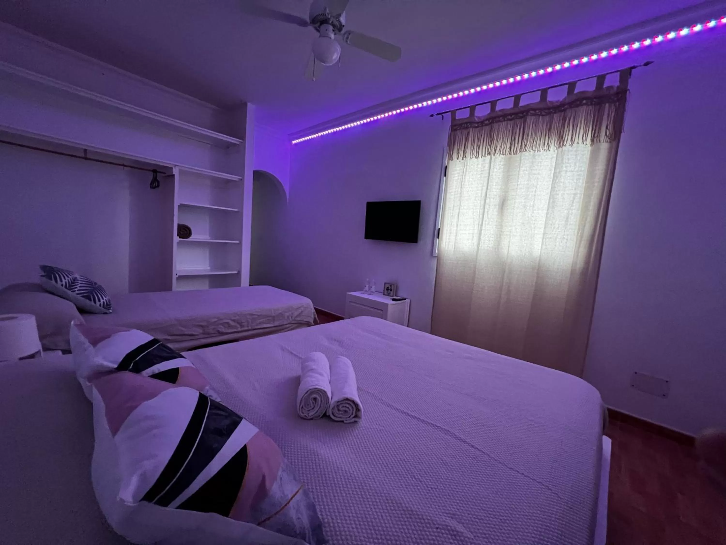 Photo of the whole room, Bed in El jardin de Iris