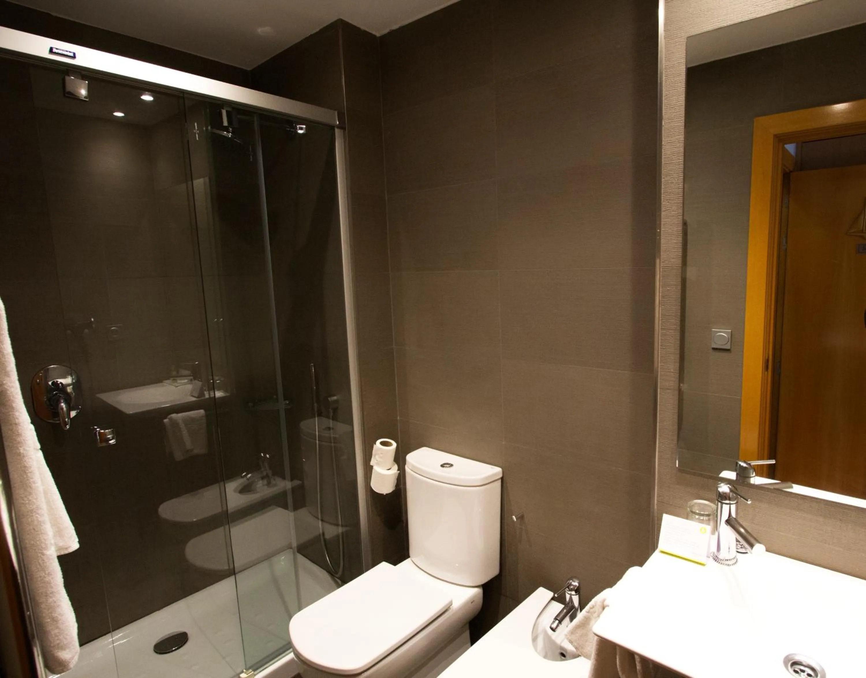 Bathroom in Hotel Jauregui