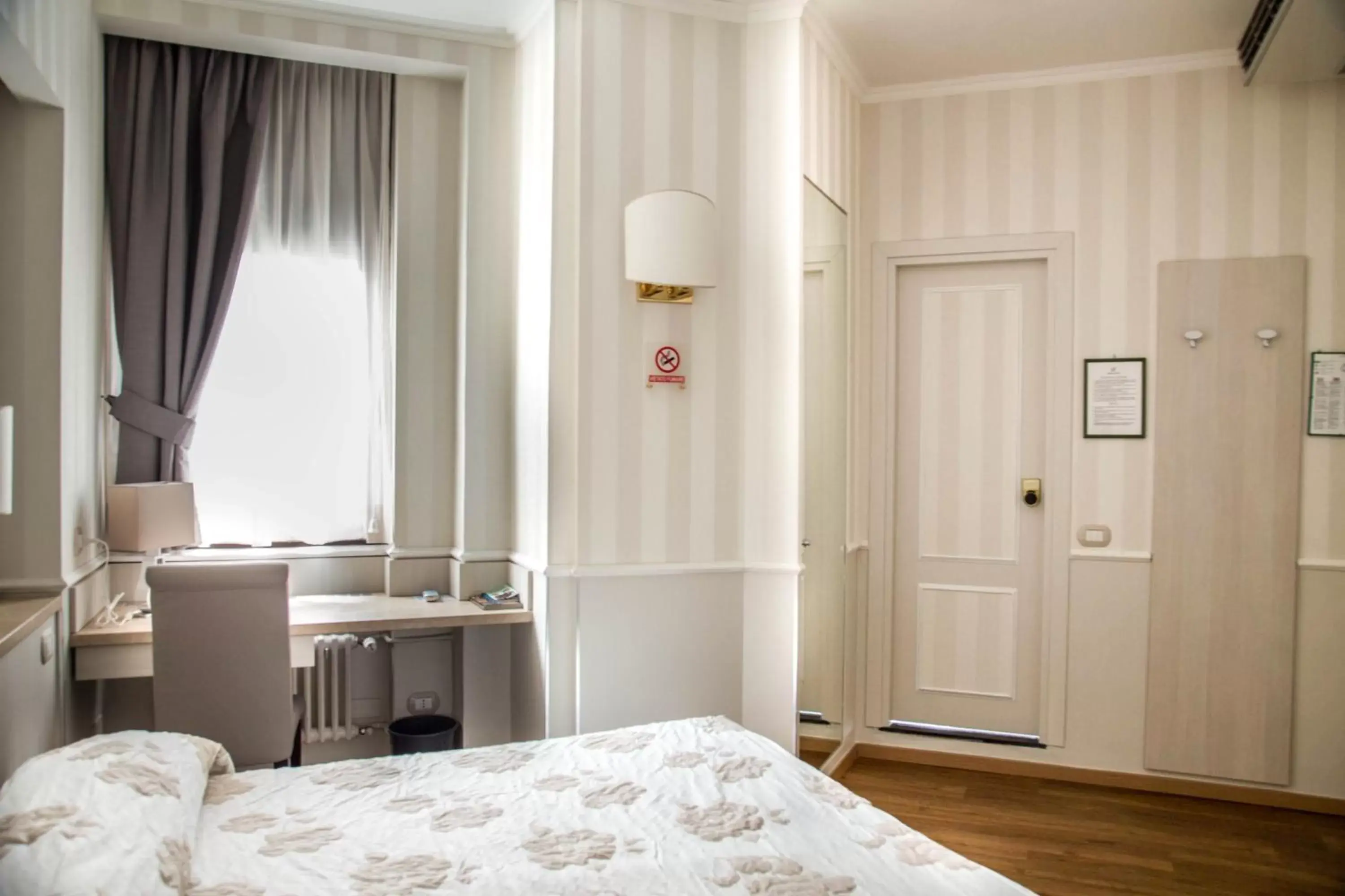 Double Room - single occupancy in Hotel Flora Double Room - single occupancy in Hotel Flora