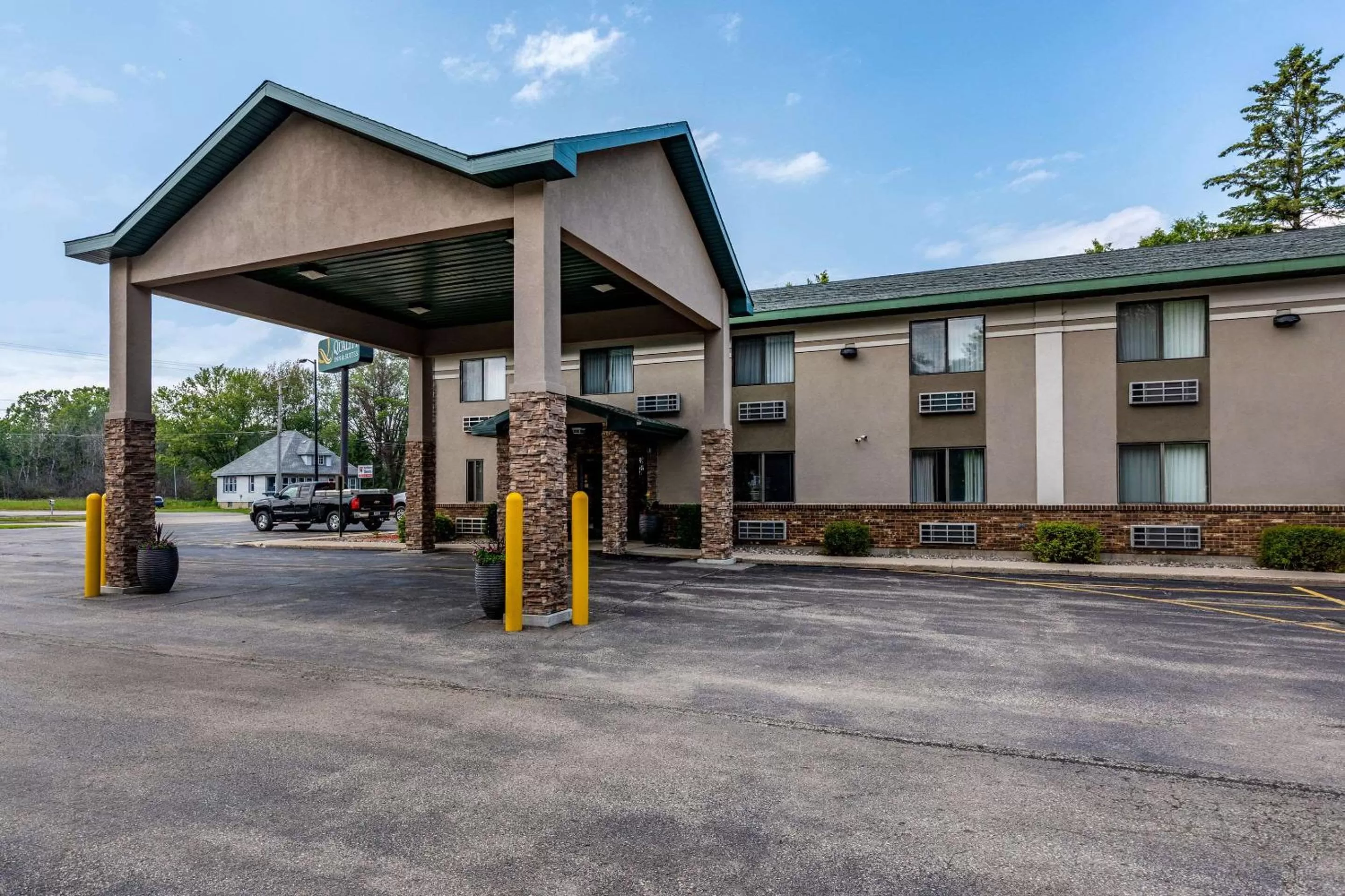 Property building in Quality Inn & Suites Marinette