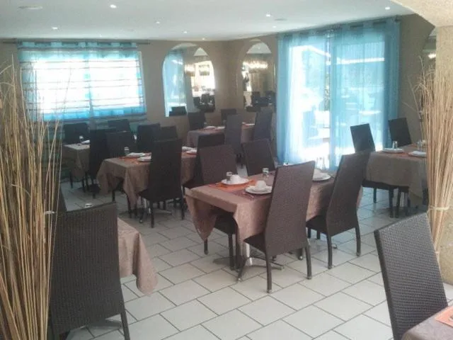 Restaurant/places to eat in Cit'Hotel Le Mirage