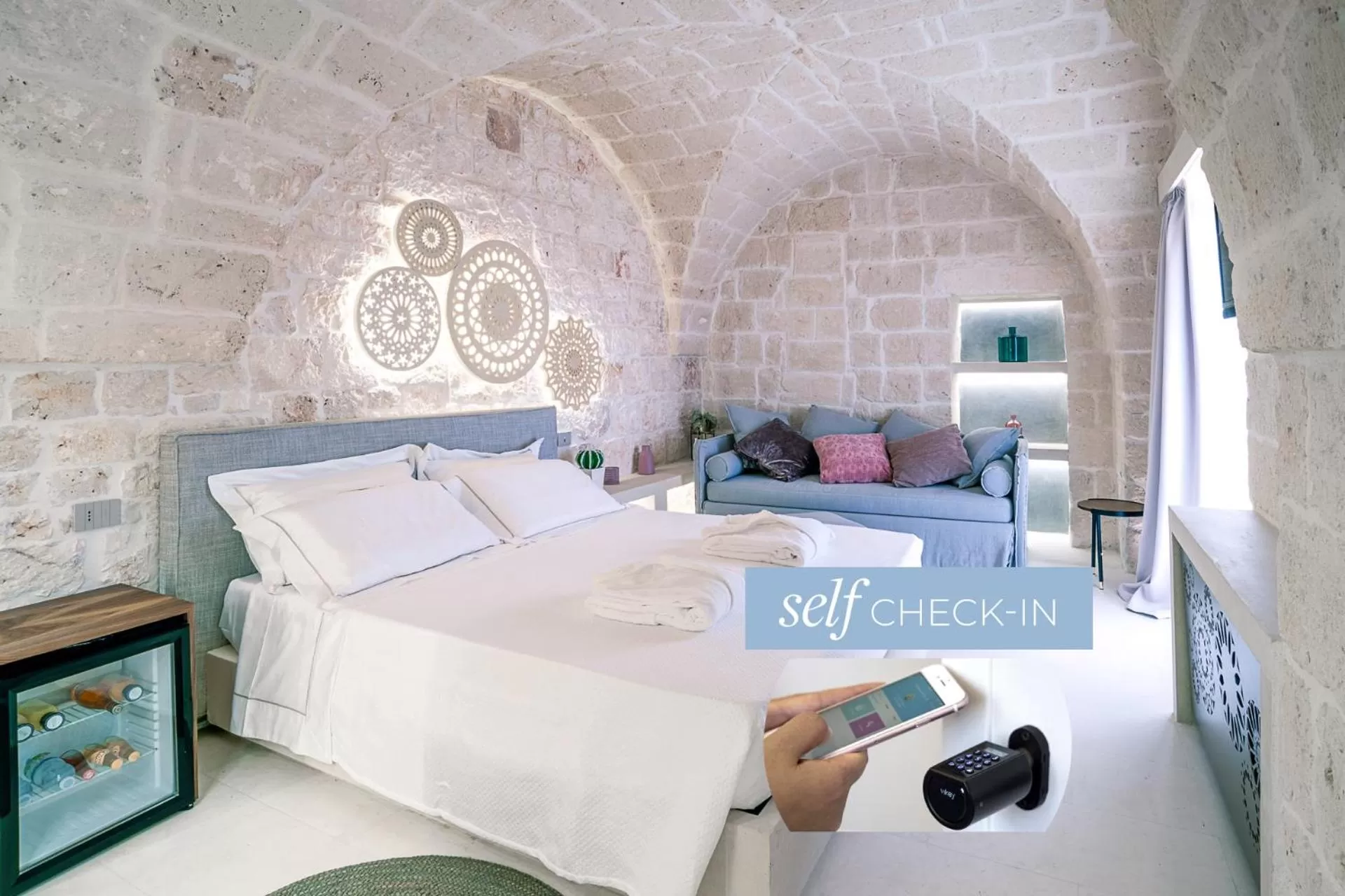 Bed in Vico Bianco Raro Villas Smart Rooms Collection