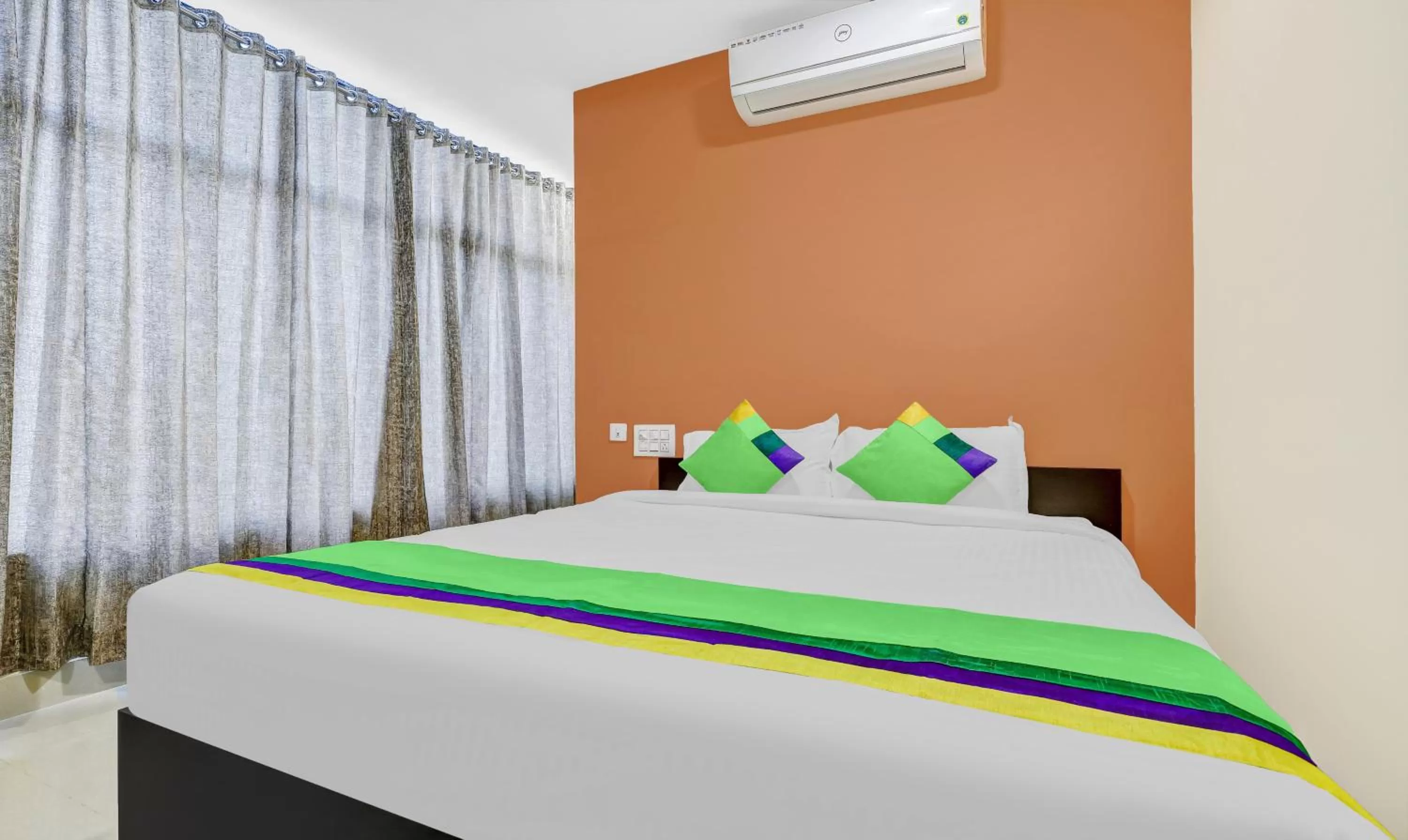 Bedroom, Bed in Treebo Hotel Mobi VIP Airport