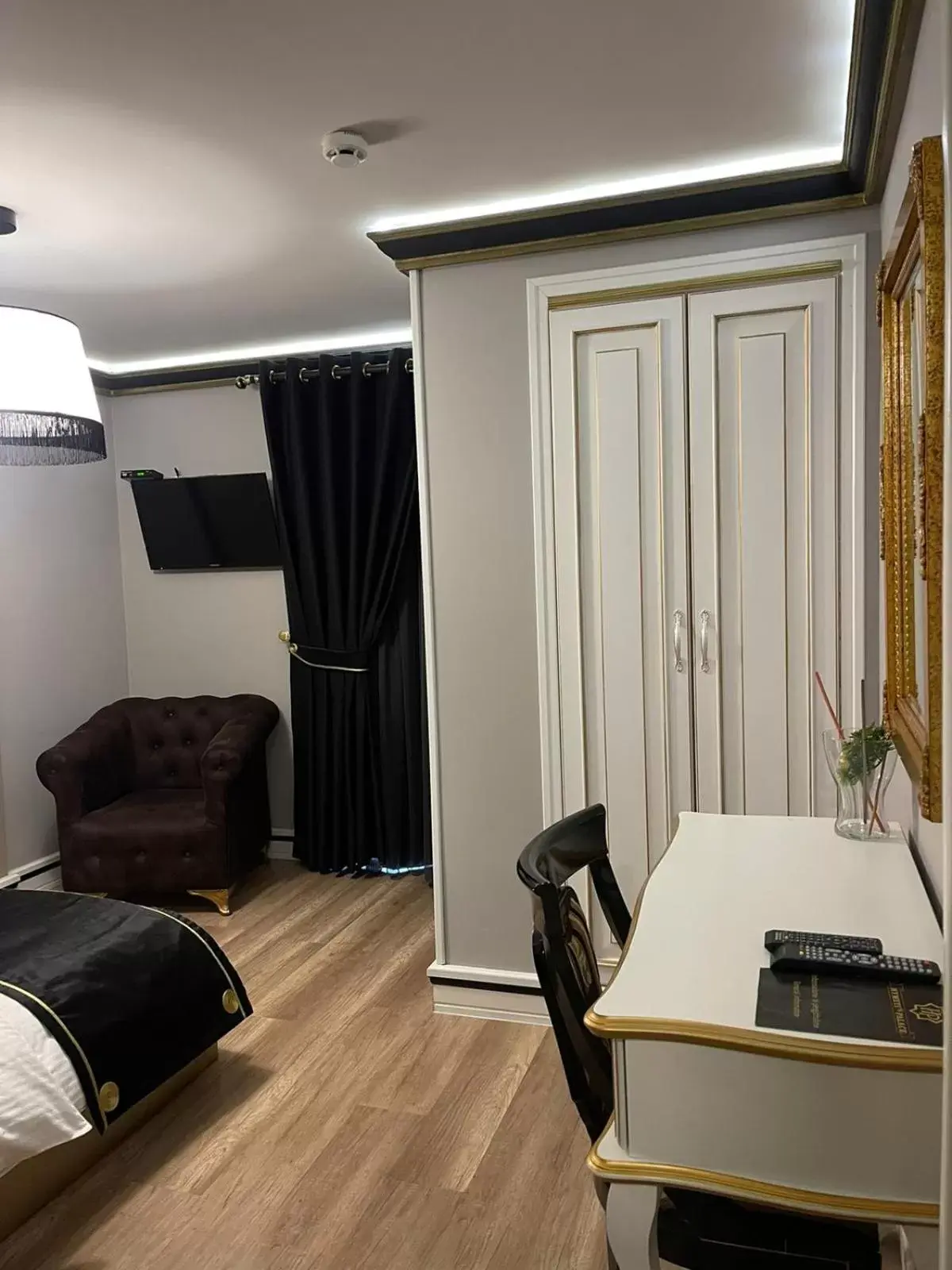 Deluxe Single Room in Hotel Hymeti's Palace Deluxe Single Room in Hotel Hymeti's Palace