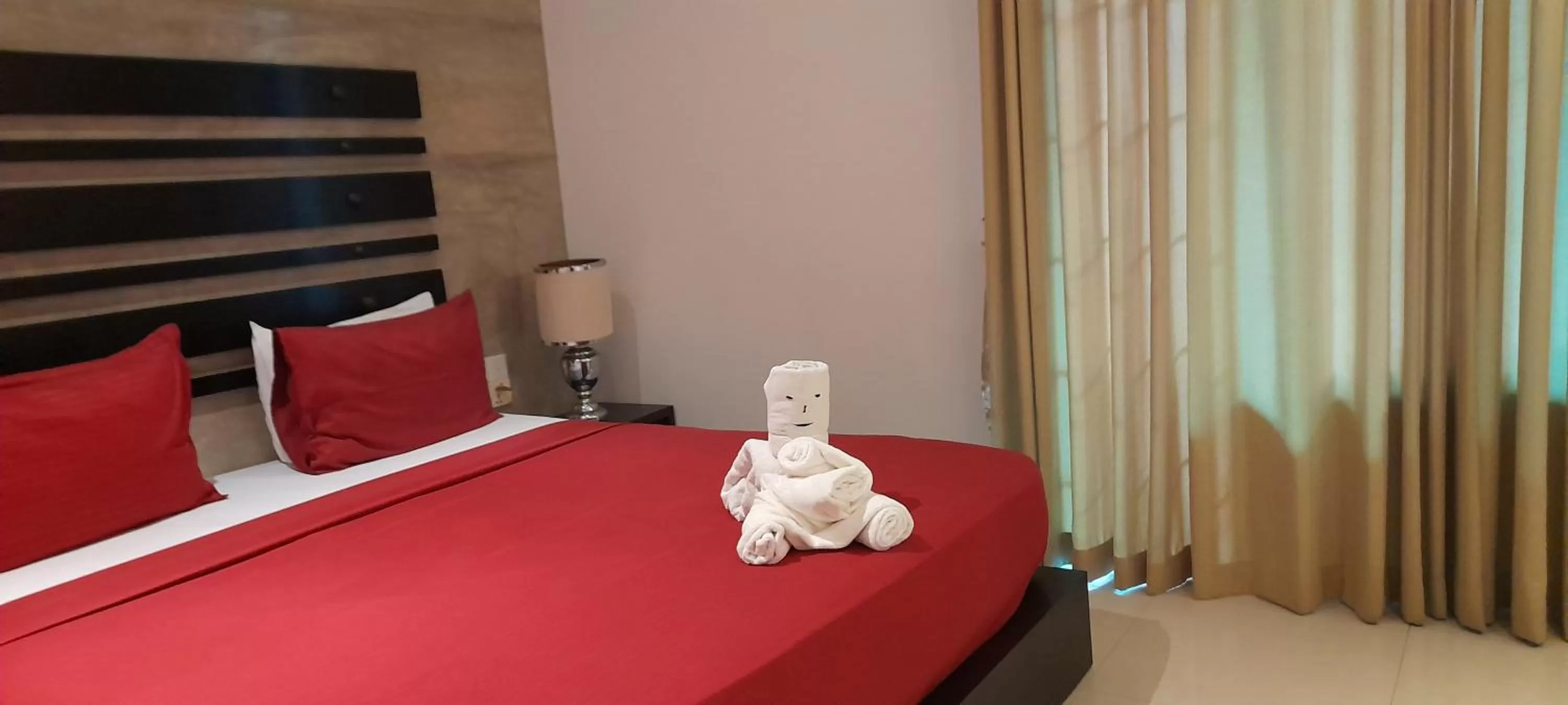 Photo of the whole room, Bed in Summerside Residence