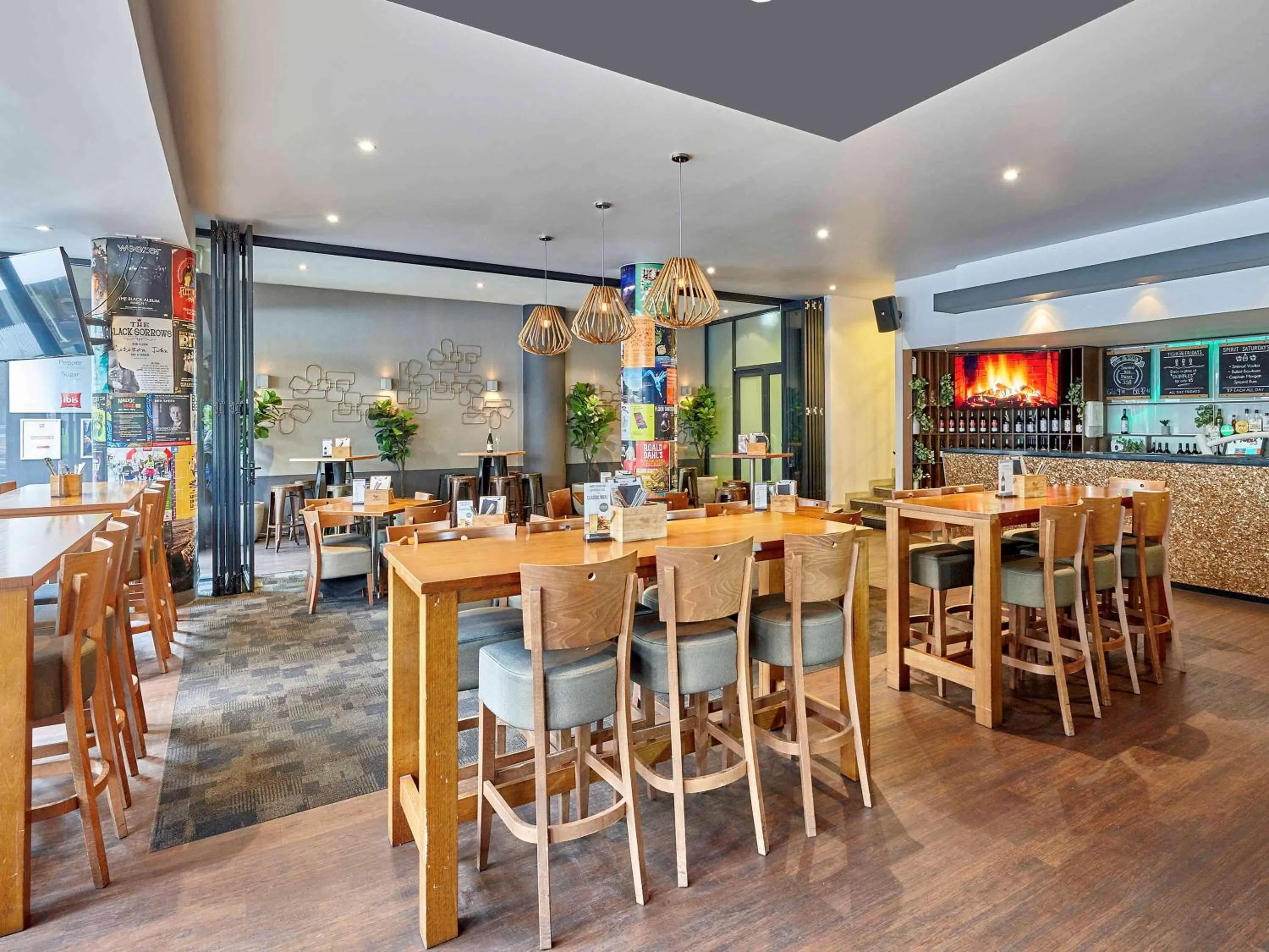 Restaurant/places to eat in ibis Perth