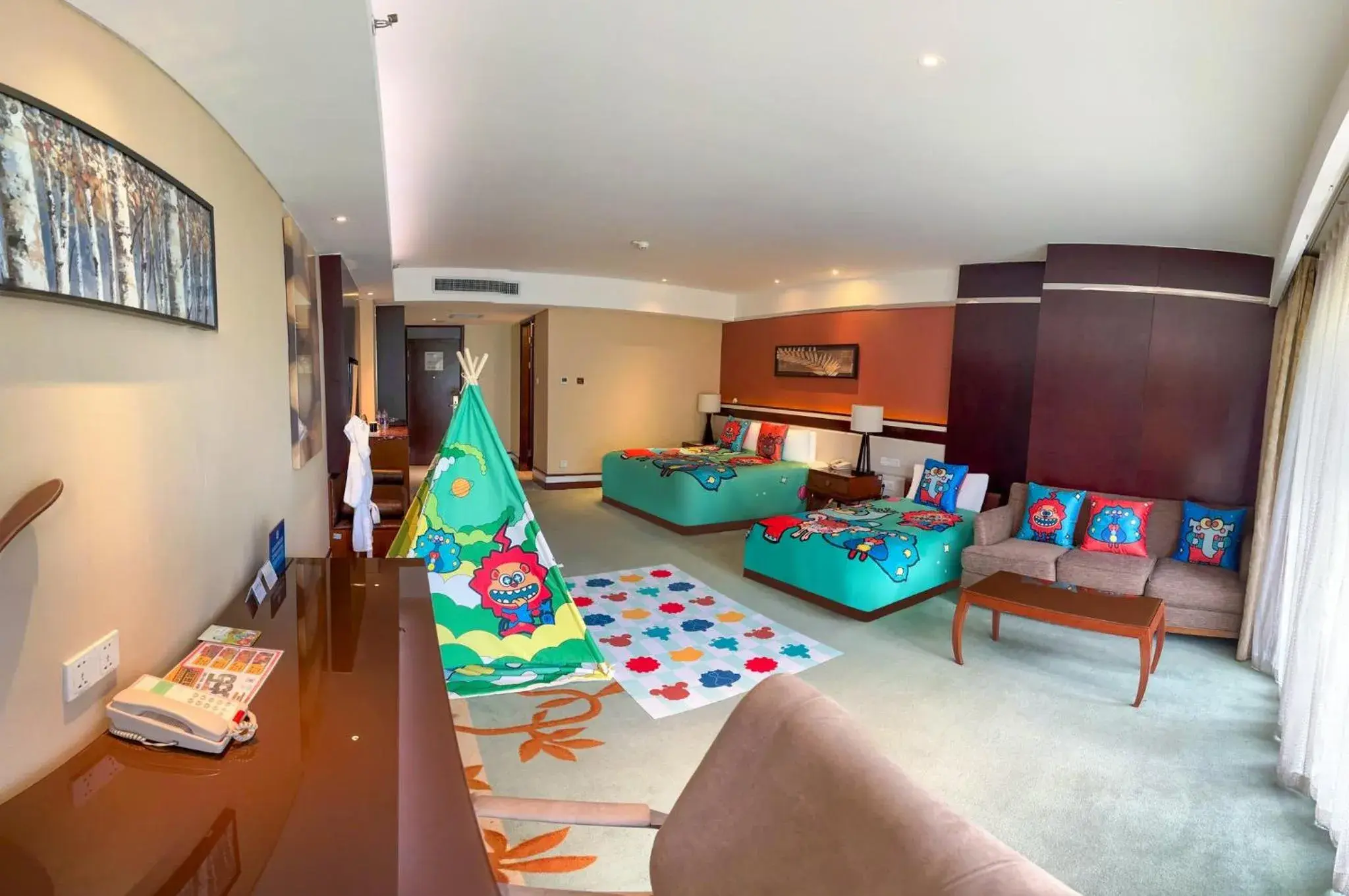 Standard Room with King and Double Bed in Holiday Inn Beijing Shijingshan Parkview, an IHG Hotel Standard Room with King and Double Bed in Holiday Inn Beijing Shijingshan Parkview, an IHG Hotel