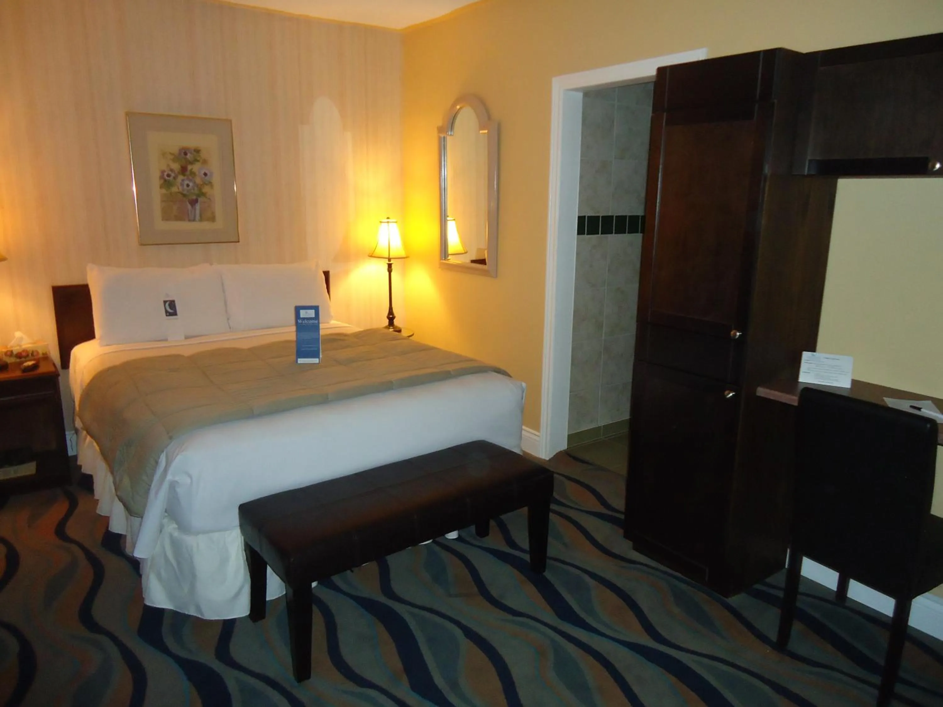 Decorative detail, Bed in Bayside Inn & Waterfront Suites