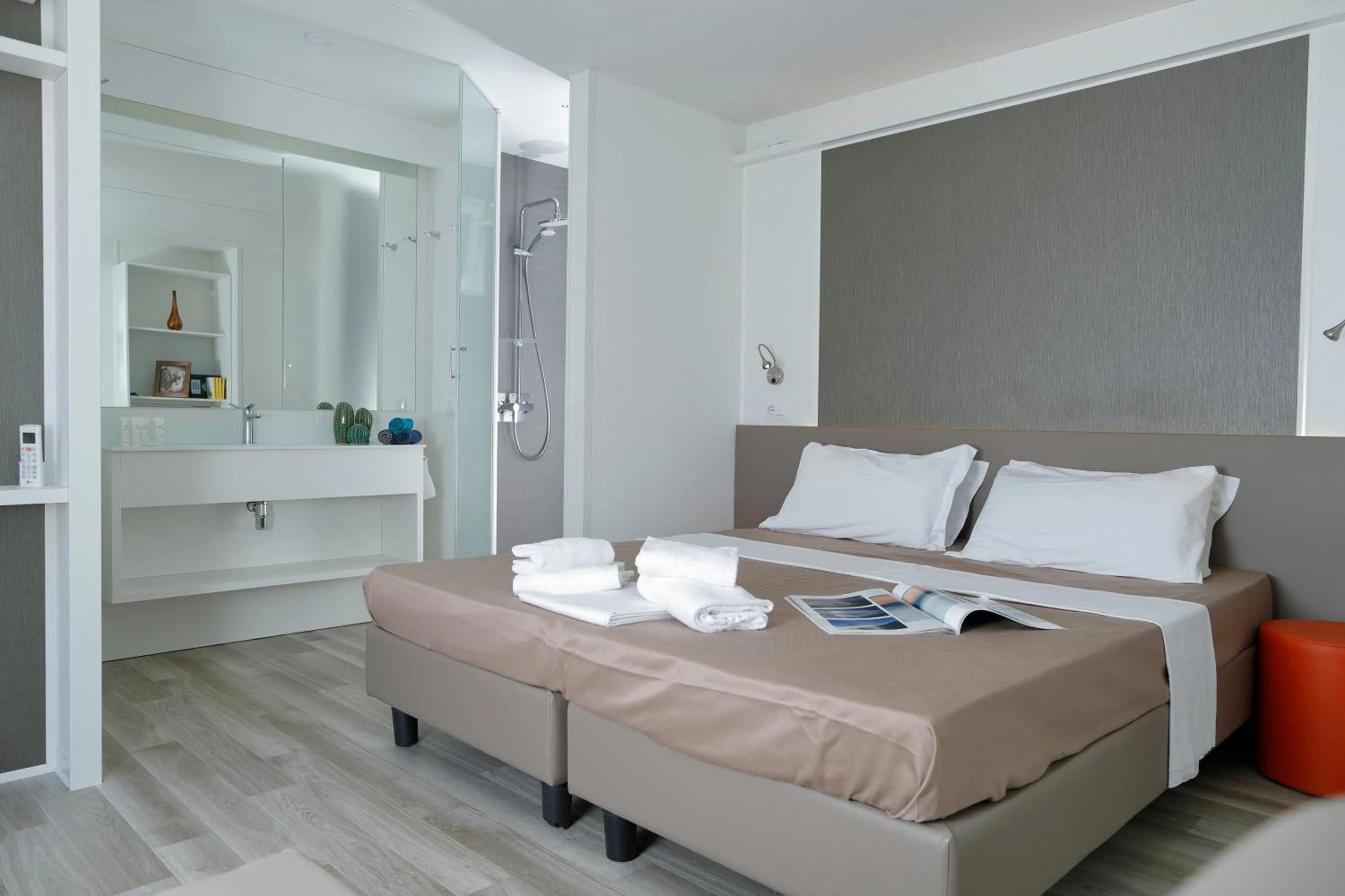 Shower, Bed in hu Roma Camping In Town