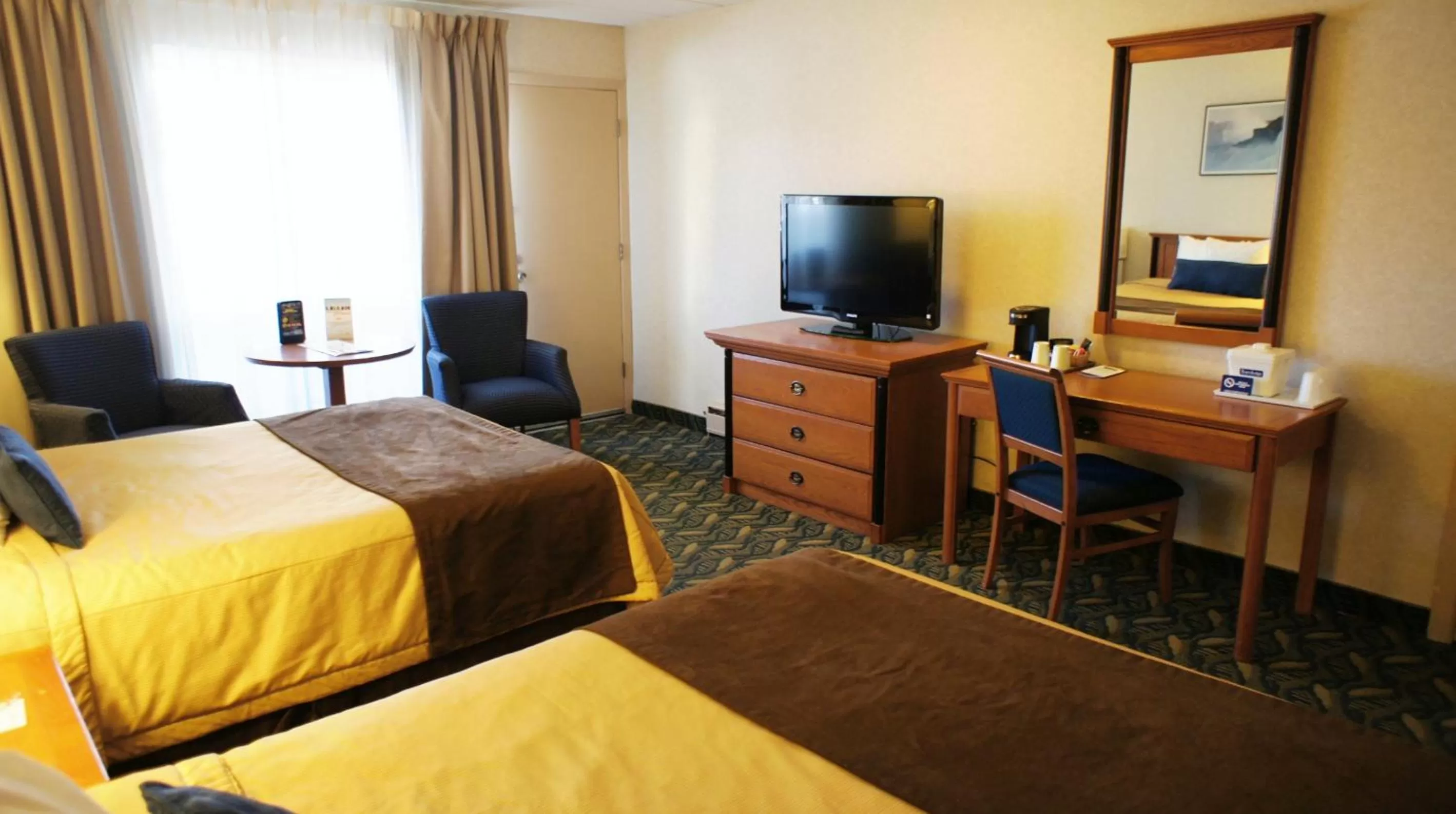 Double Room with Three Double Beds - Non-Smoking in Travelodge by Wyndham Niagara Falls At the Falls