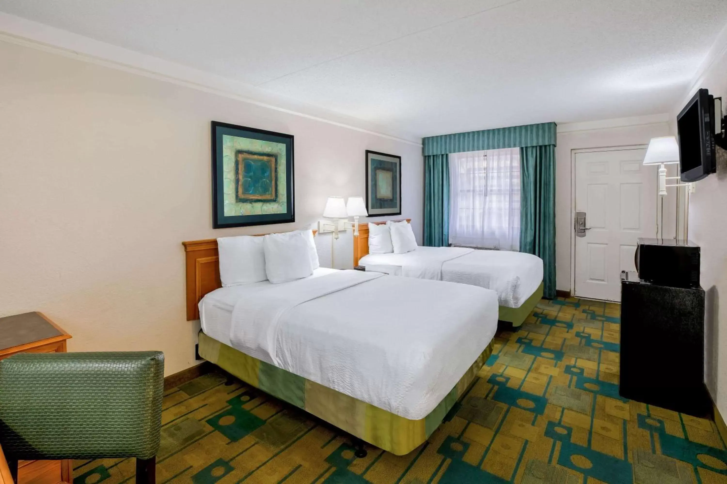 2 Double Beds, Mobility/Hearing Access Room, Bathtub w/ Grab Bars, Non-Smoking in La Quinta Inn by Wyndham Lufkin 2 Double Beds, Mobility/Hearing Access Room, Bathtub w/ Grab Bars, Non-Smoking in La Quinta Inn by Wyndham Lufkin