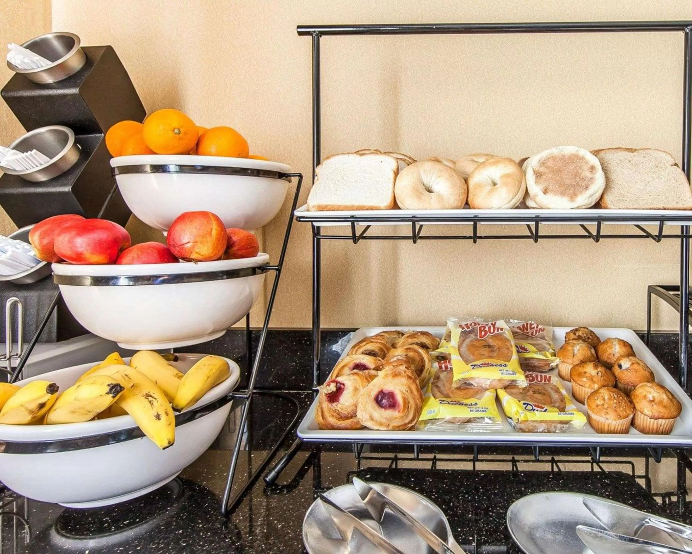 Restaurant/places to eat in Quality Inn Seaman