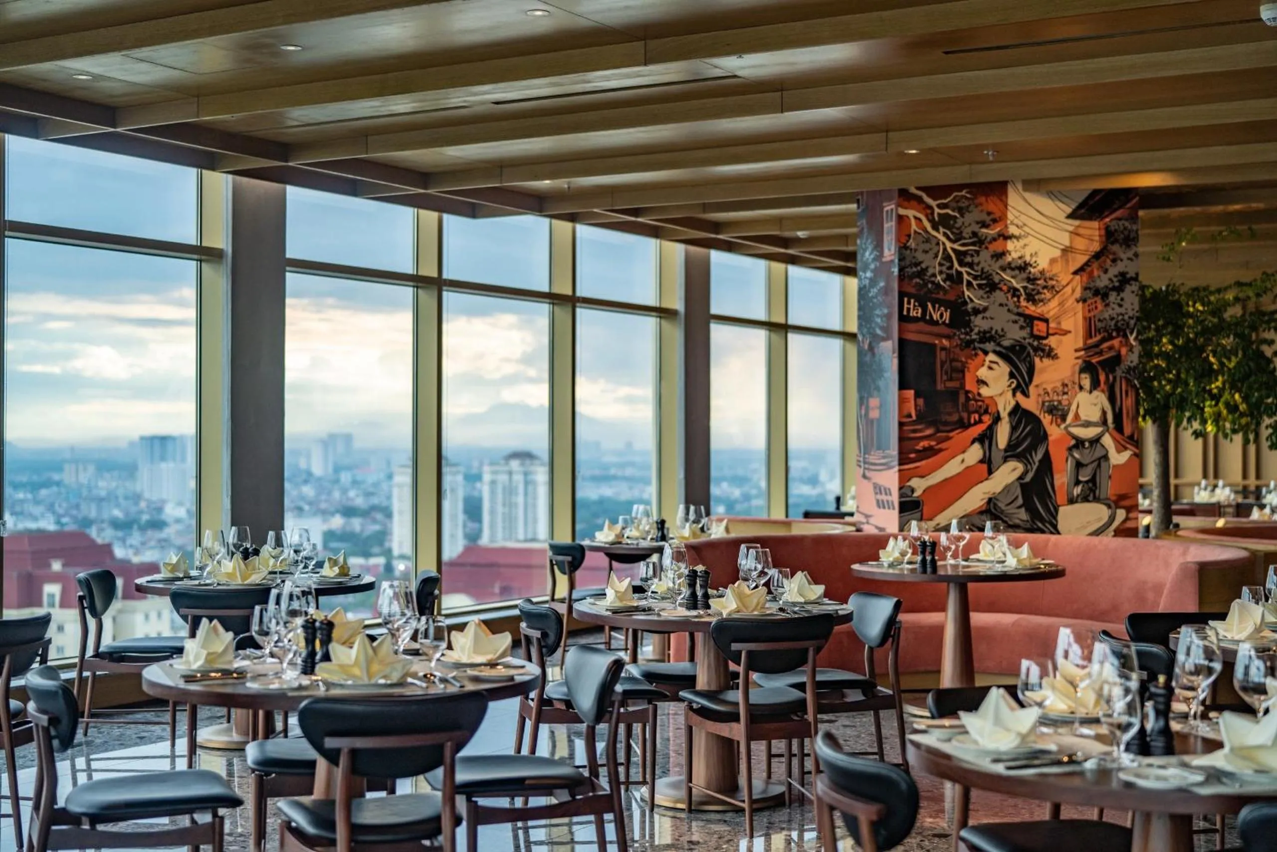 Restaurant/places to eat in L7 WEST LAKE HANOI by LOTTE HOTELS