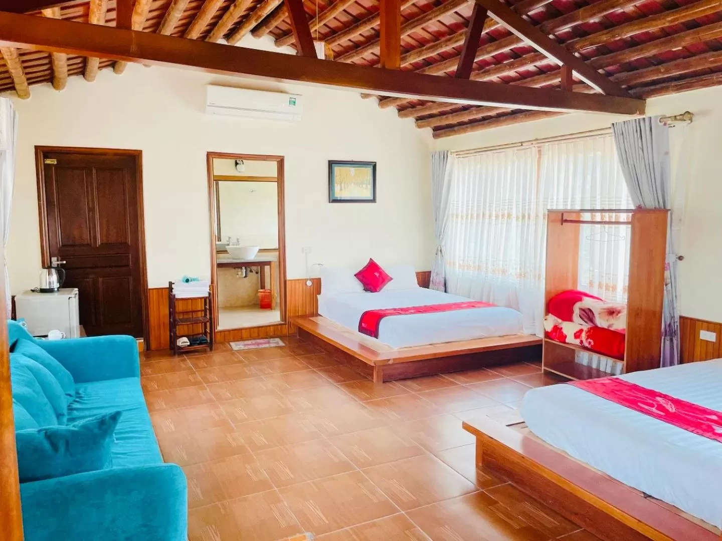 air conditioner, Bed in Chez Loan Hotel