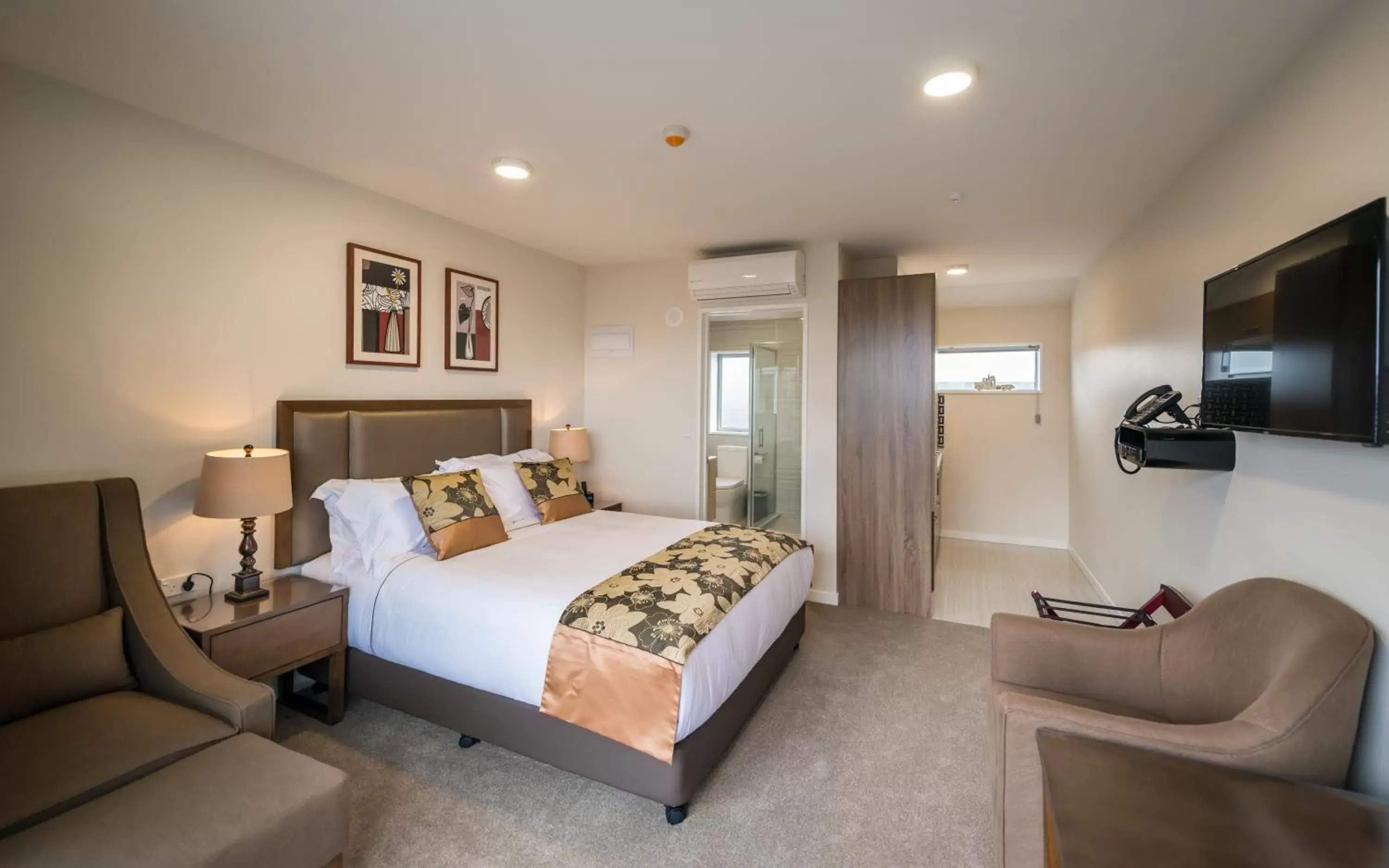 Deluxe Queen Studio in Golden Star Motel Deluxe Queen Studio in Golden Star Motel