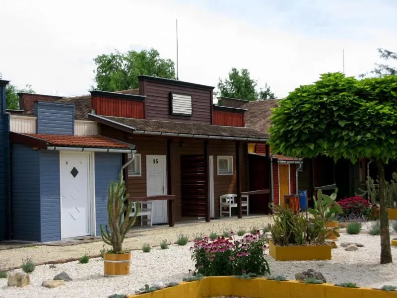 Property Building in Convoy Panzió