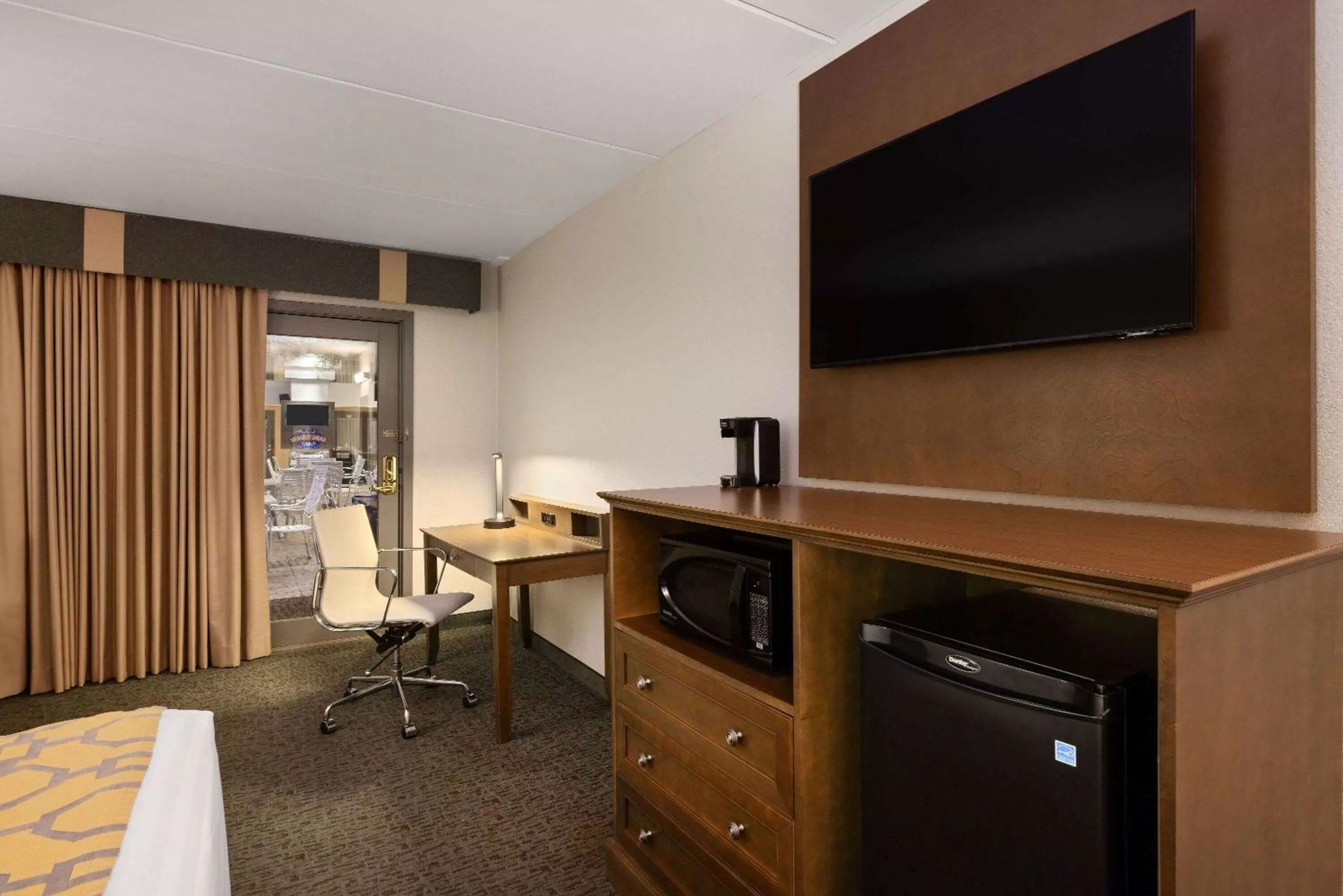 Photo of the whole room in Baymont by Wyndham Shakopee