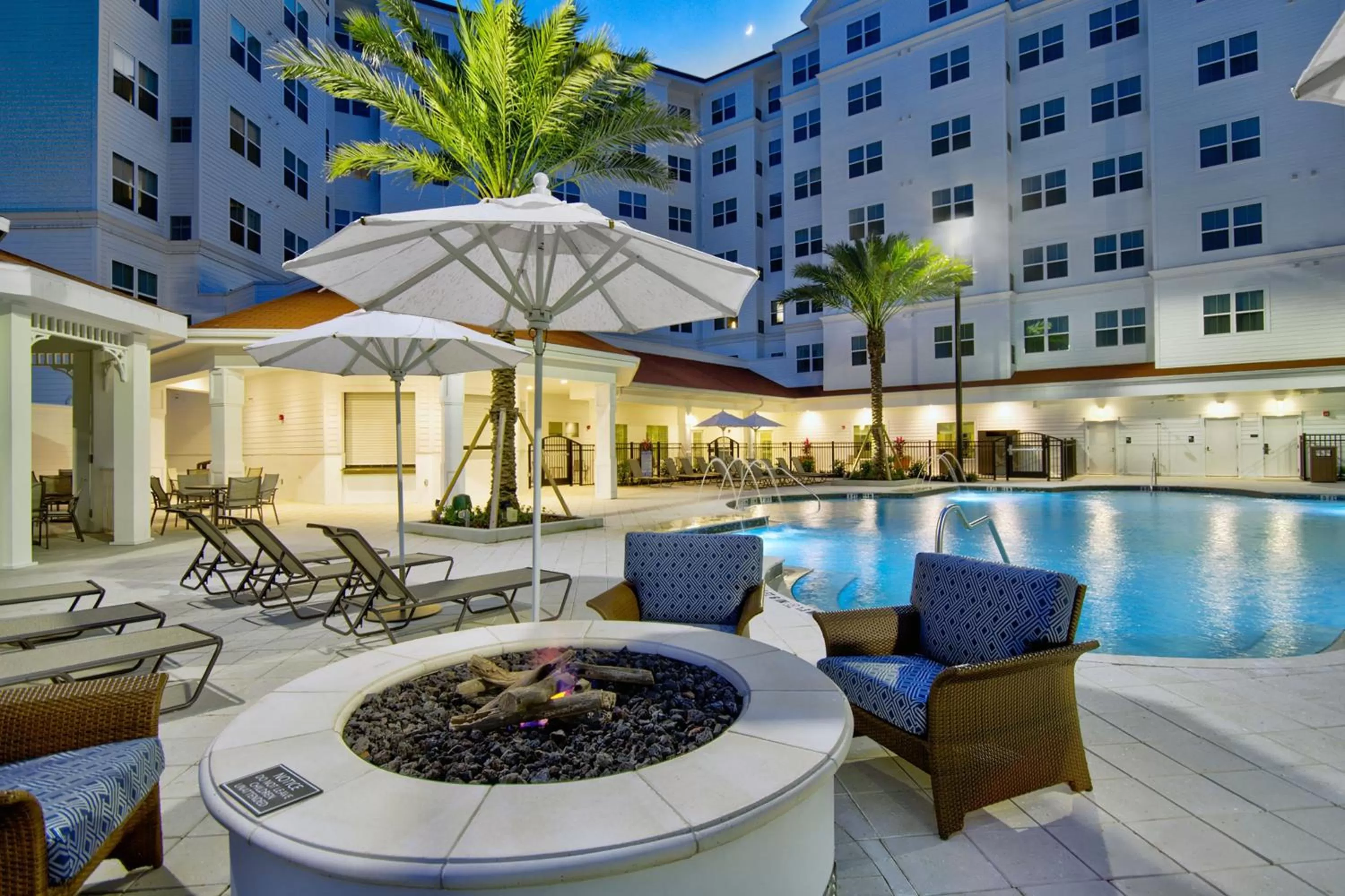Swimming pool in Residence Inn by Marriott Orlando at FLAMINGO CROSSINGS Town Center