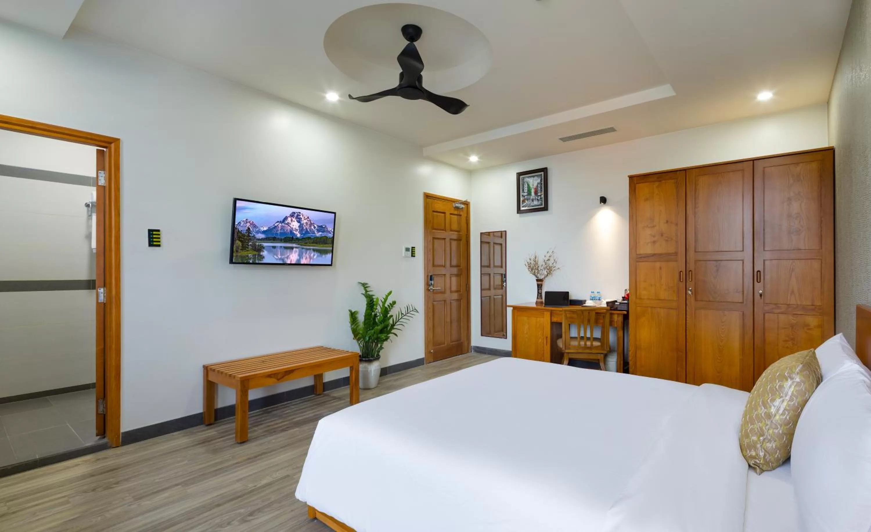 Bed in LARA HOTEL LONG XUYÊN