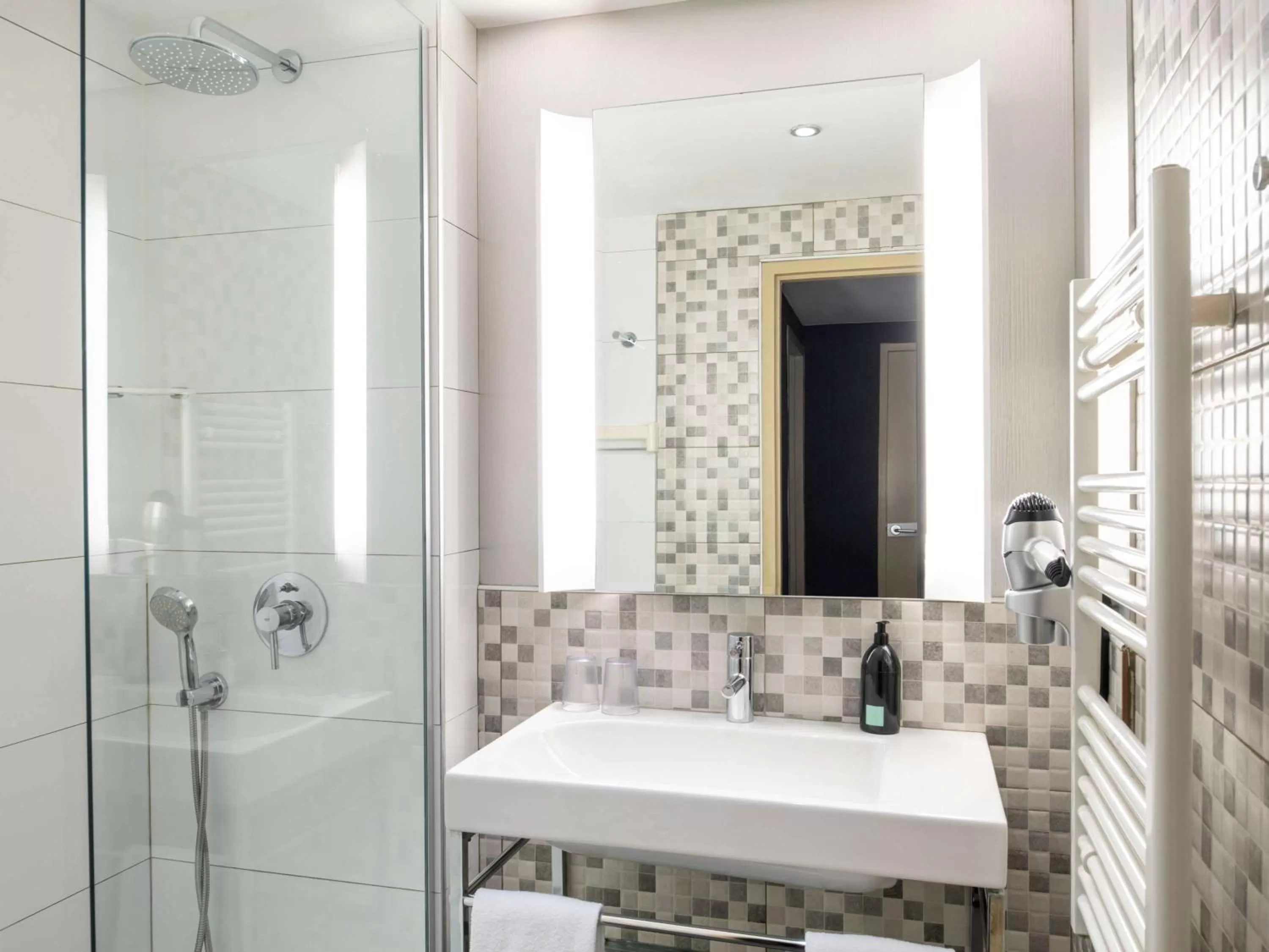 Photo of the whole room in Aparthotel Adagio La Défense Esplanade