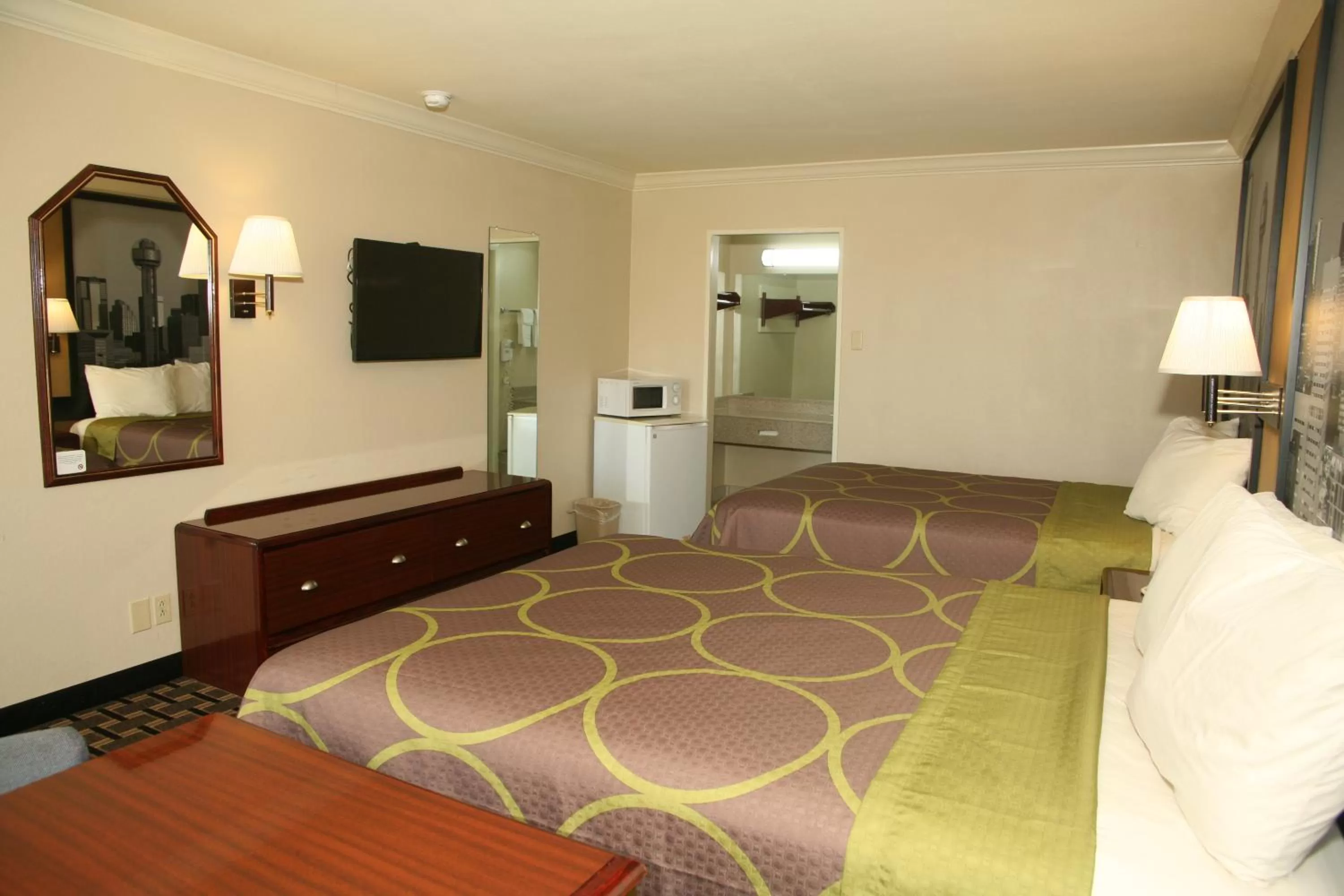 Photo of the whole room, Bed in Super 8 by Wyndham Tyler TX