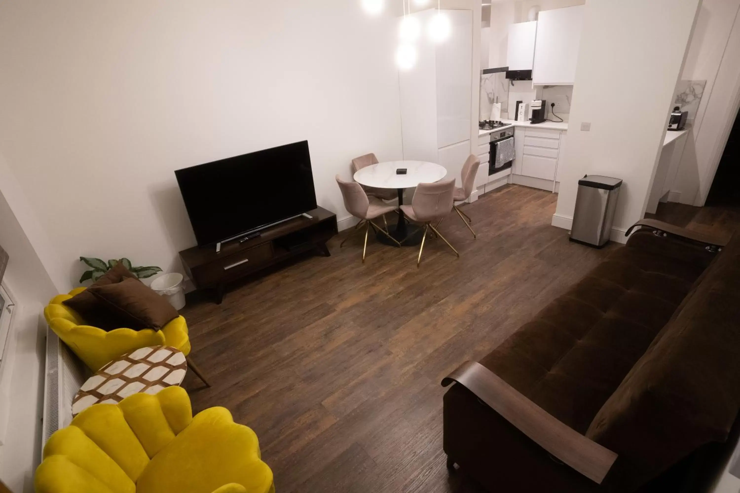 Studio with Sofa Bed in The Avonmore Olympia Studio with Sofa Bed in The Avonmore Olympia