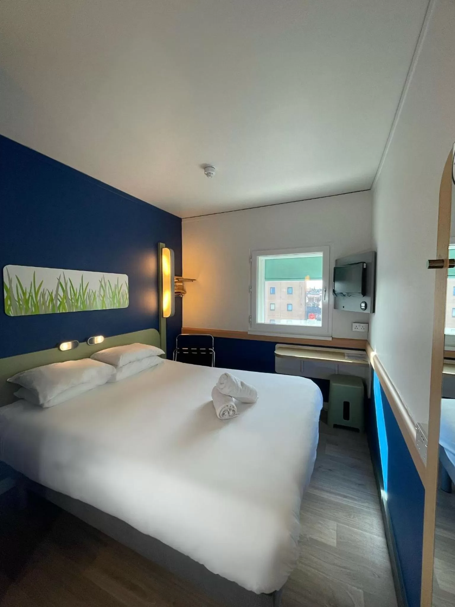 Bedroom, Bed in ibis budget Belfast City Centre