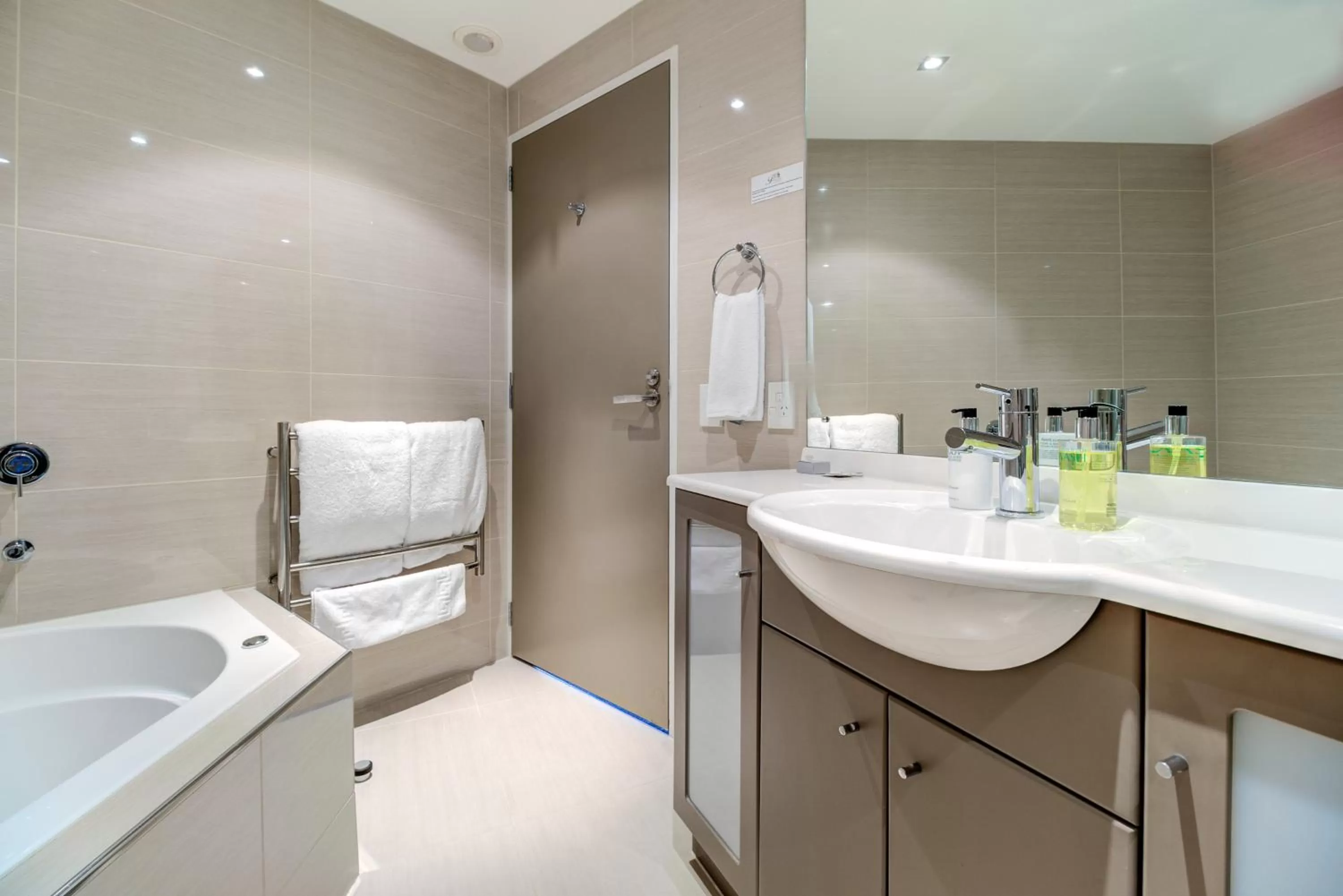 Hot Tub in Parkview On Hagley