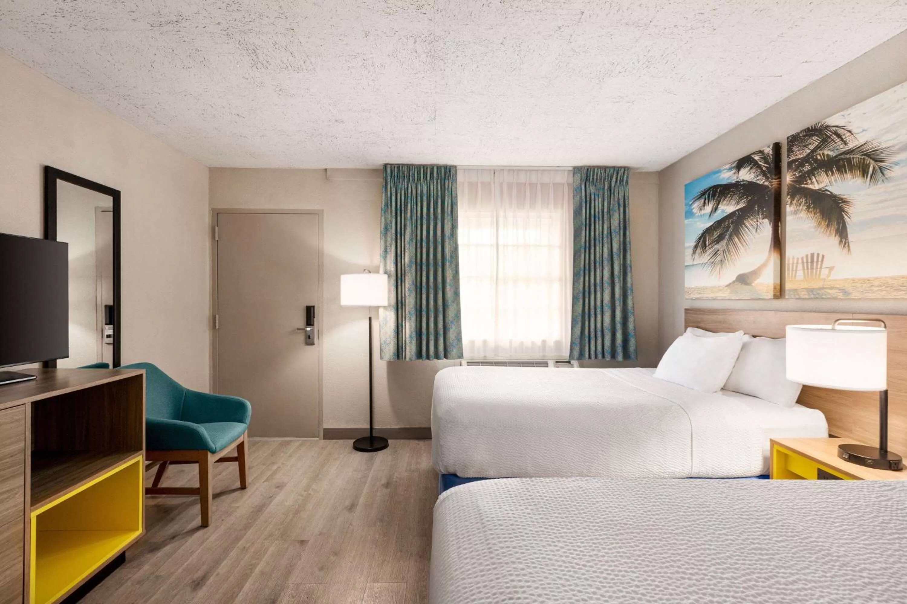 Photo of the whole room, Bed in Days Inn by Wyndham Miami Airport North