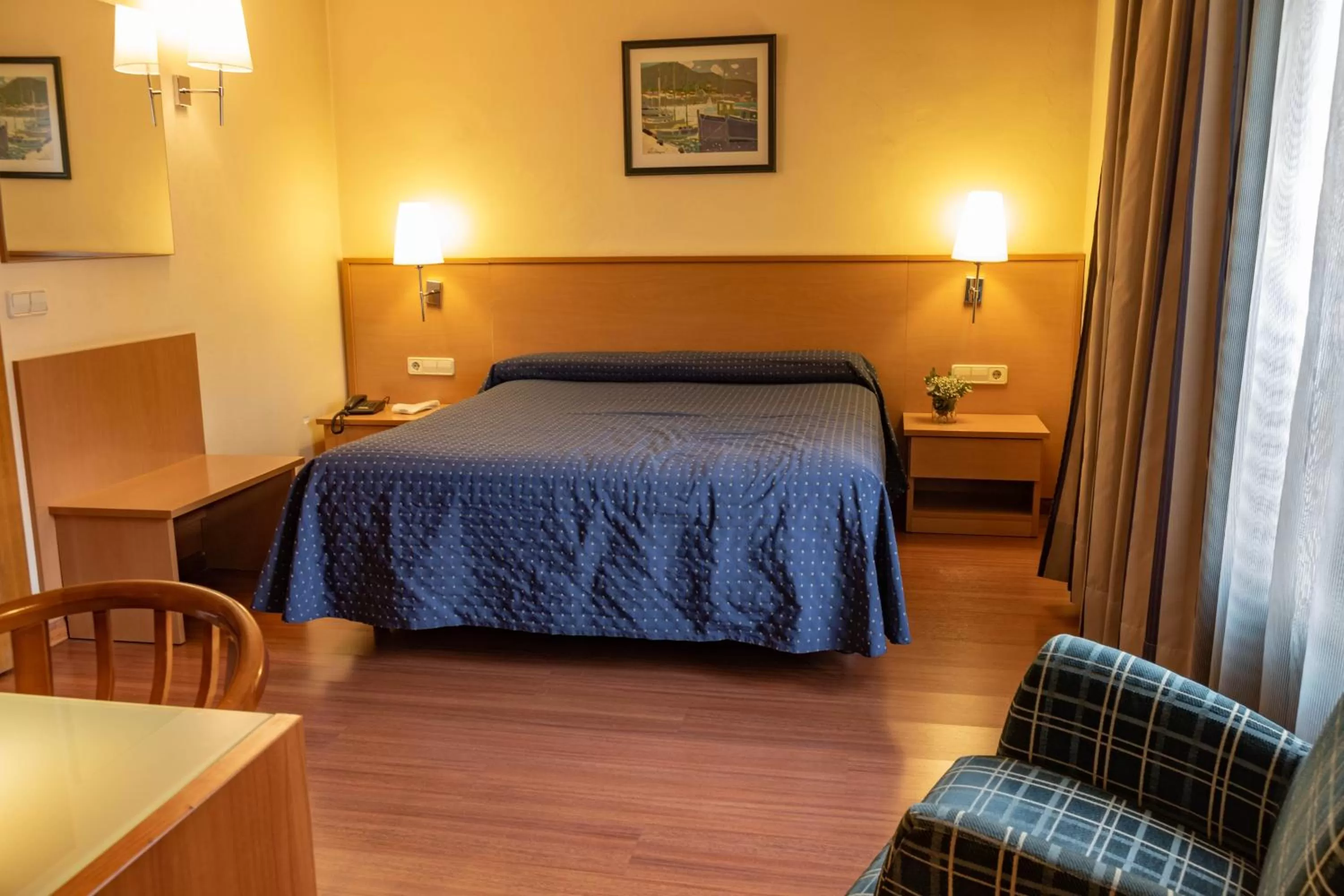 Bedroom, Bed in Hotel J. Balmes Vic