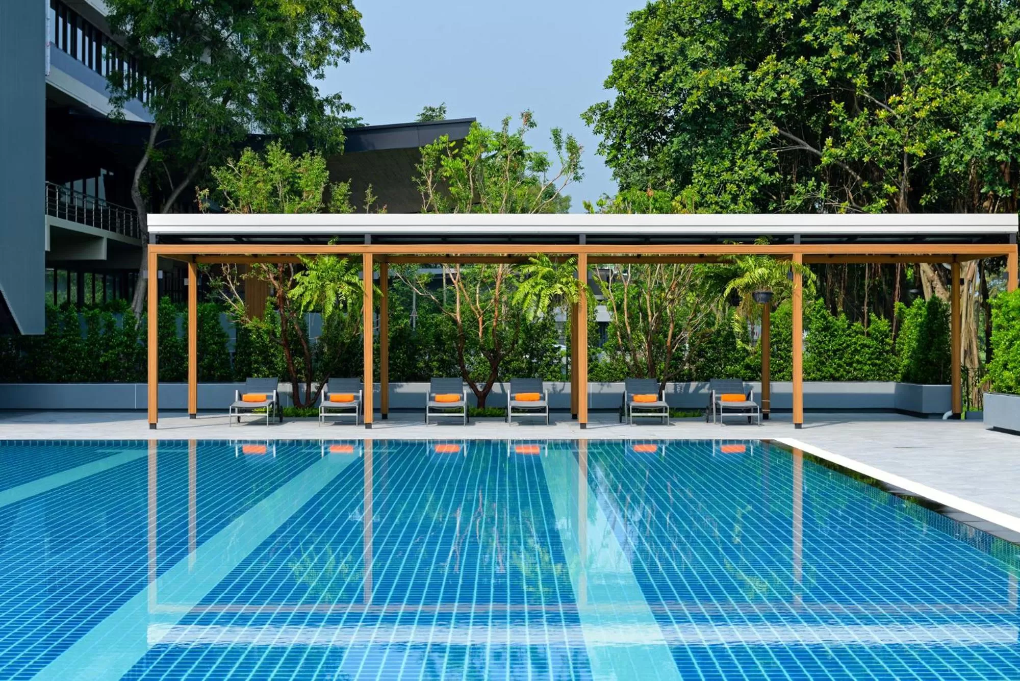 Swimming pool in Tinidee Hotel Bangkok Golf Club