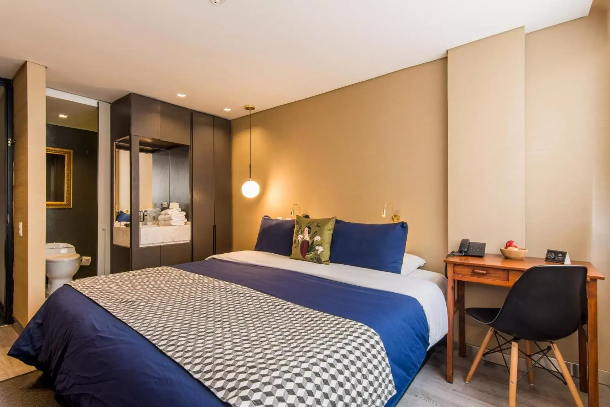 Standard Double Room in Hotel Regina Standard Double Room in Hotel Regina