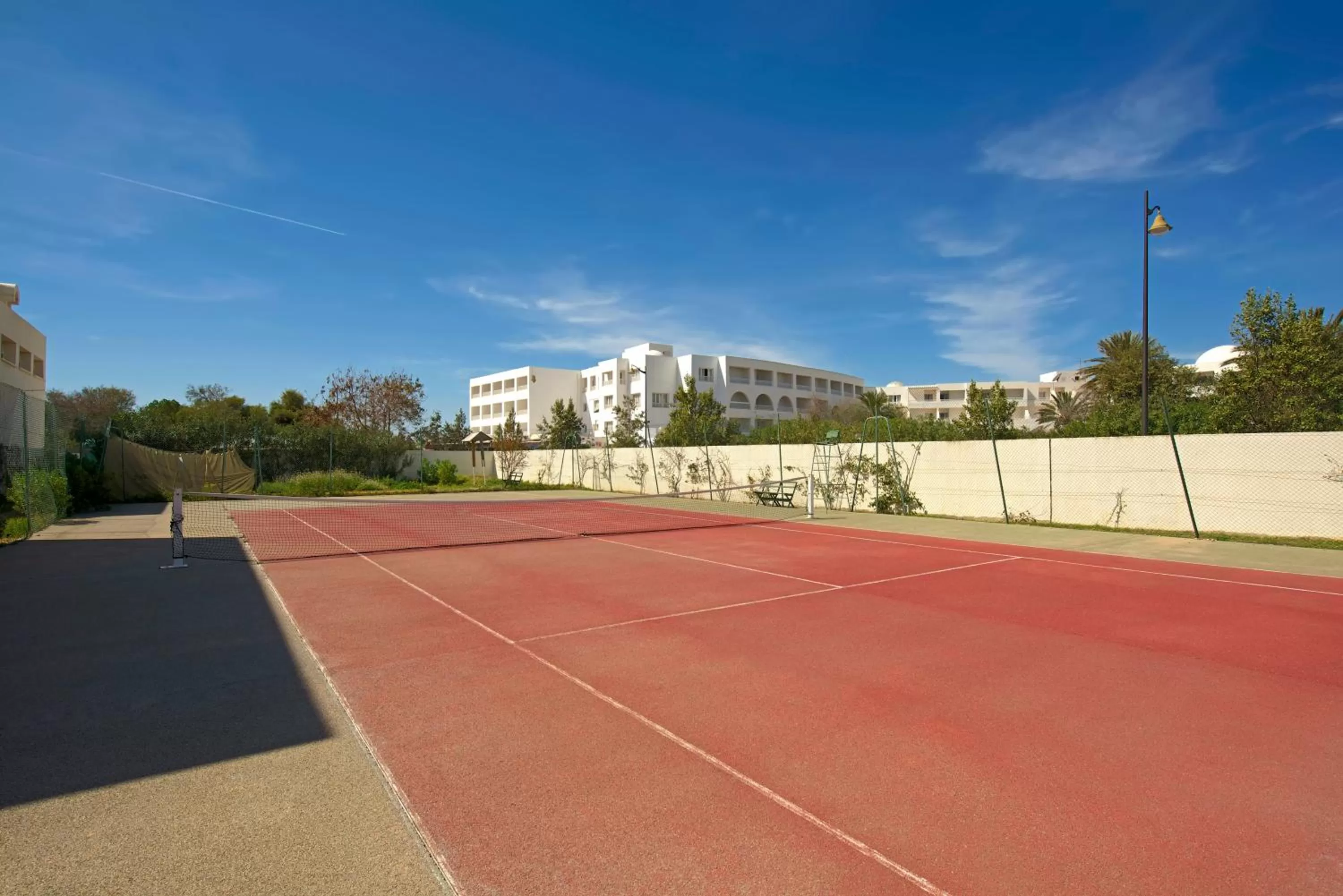 Tennis court in Iberostar Waves Averroes