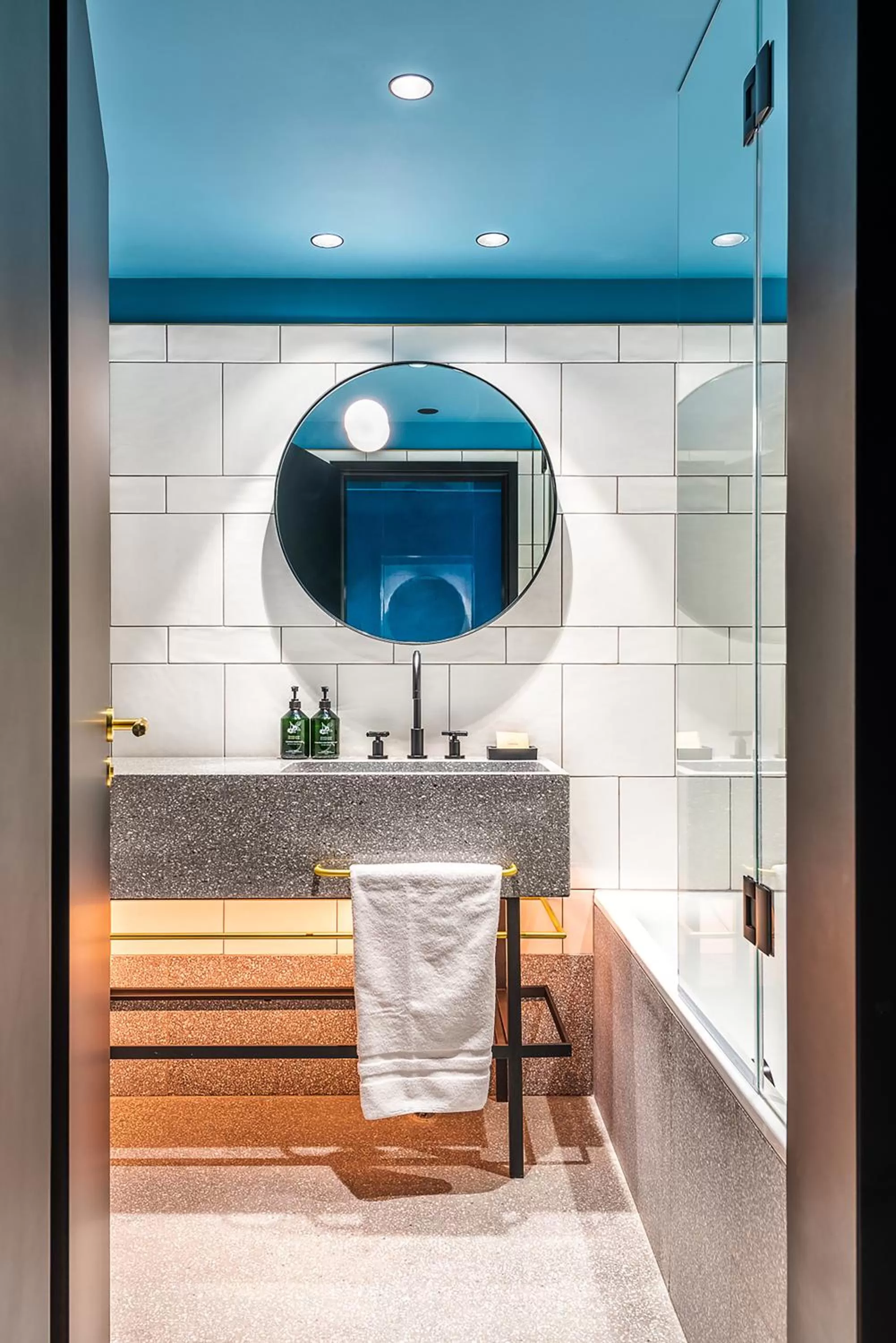 Bathroom in Maximilian Hotel