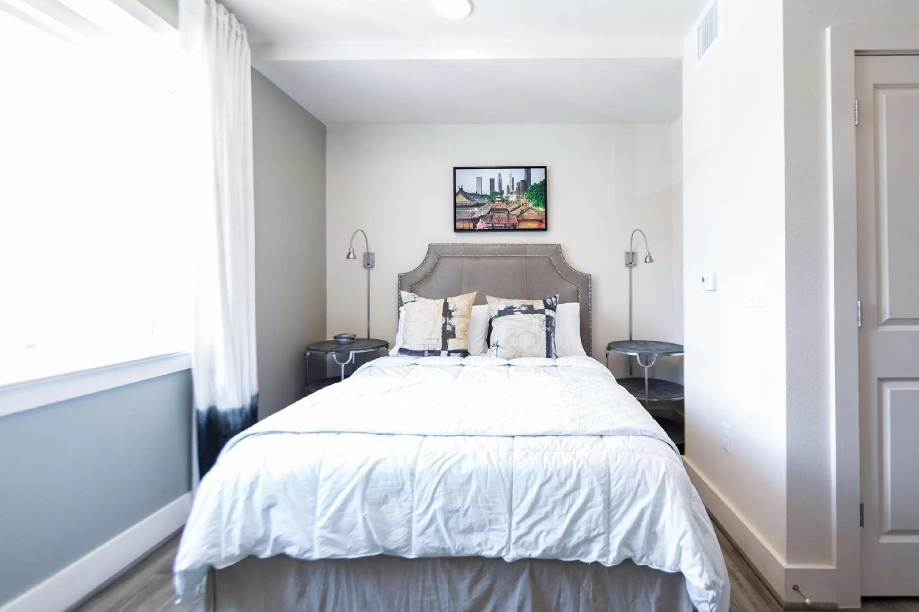 Bed in The Bishop Arts Hotel by Qresorts